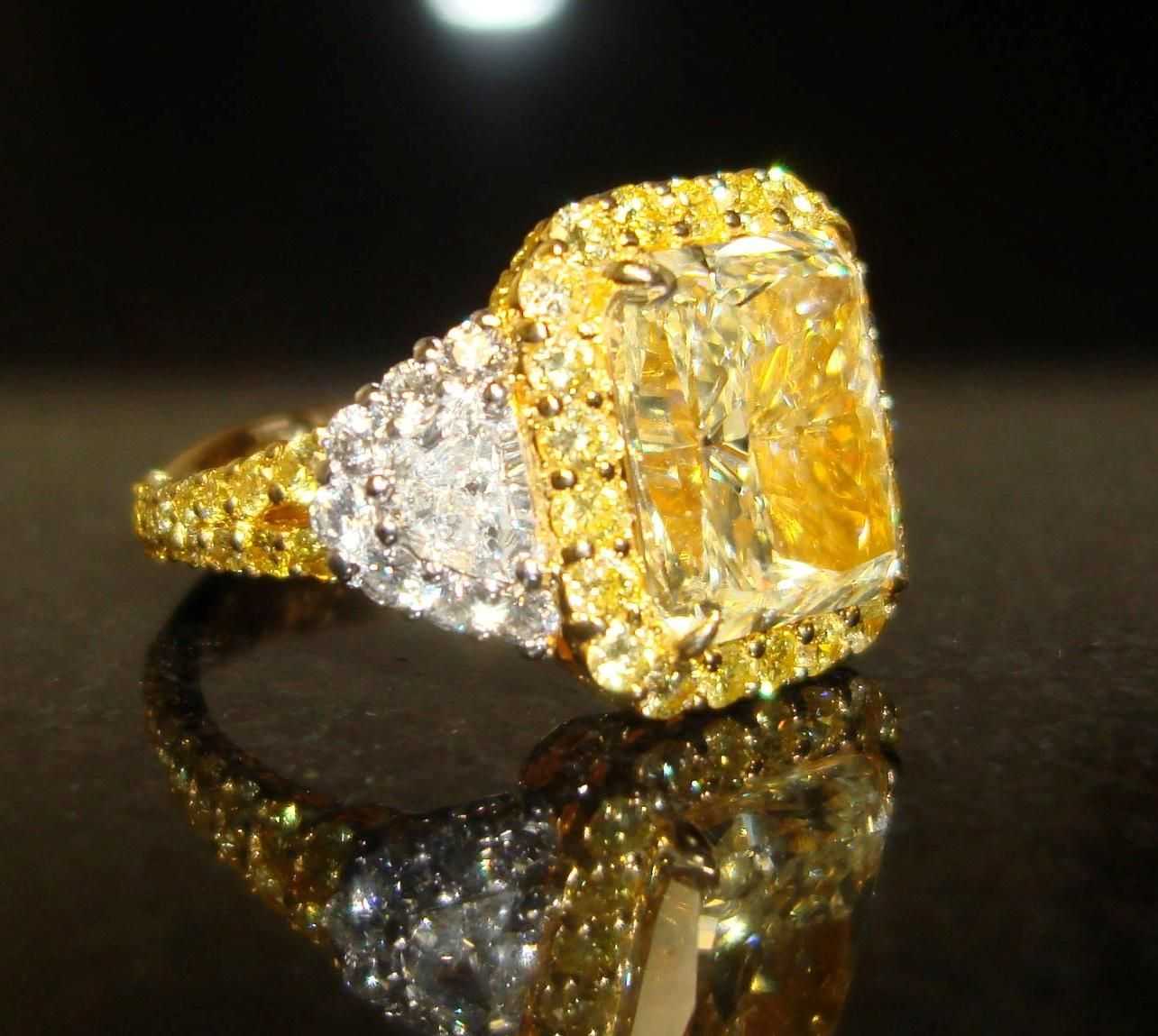 Дорогие драгоценности. Желтый сапфир октагон. Graff Yellow Diamond Ring. Шикарные украшения с бриллиантами. Красивые золотые украшения.