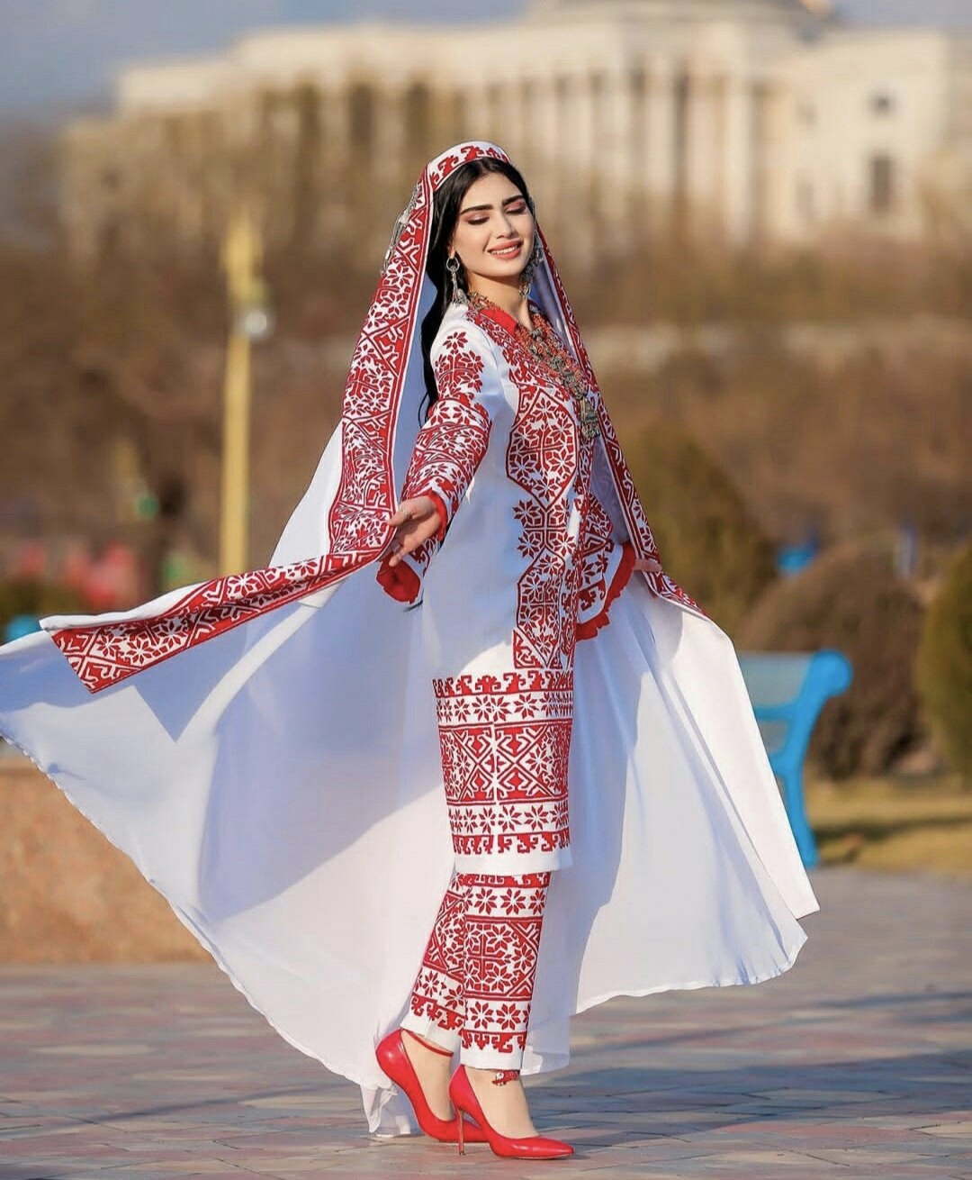 Таджикские модели. Памирский чакан. Памирские красавицы. Памирские национальные платья. Таджикские красавицы.