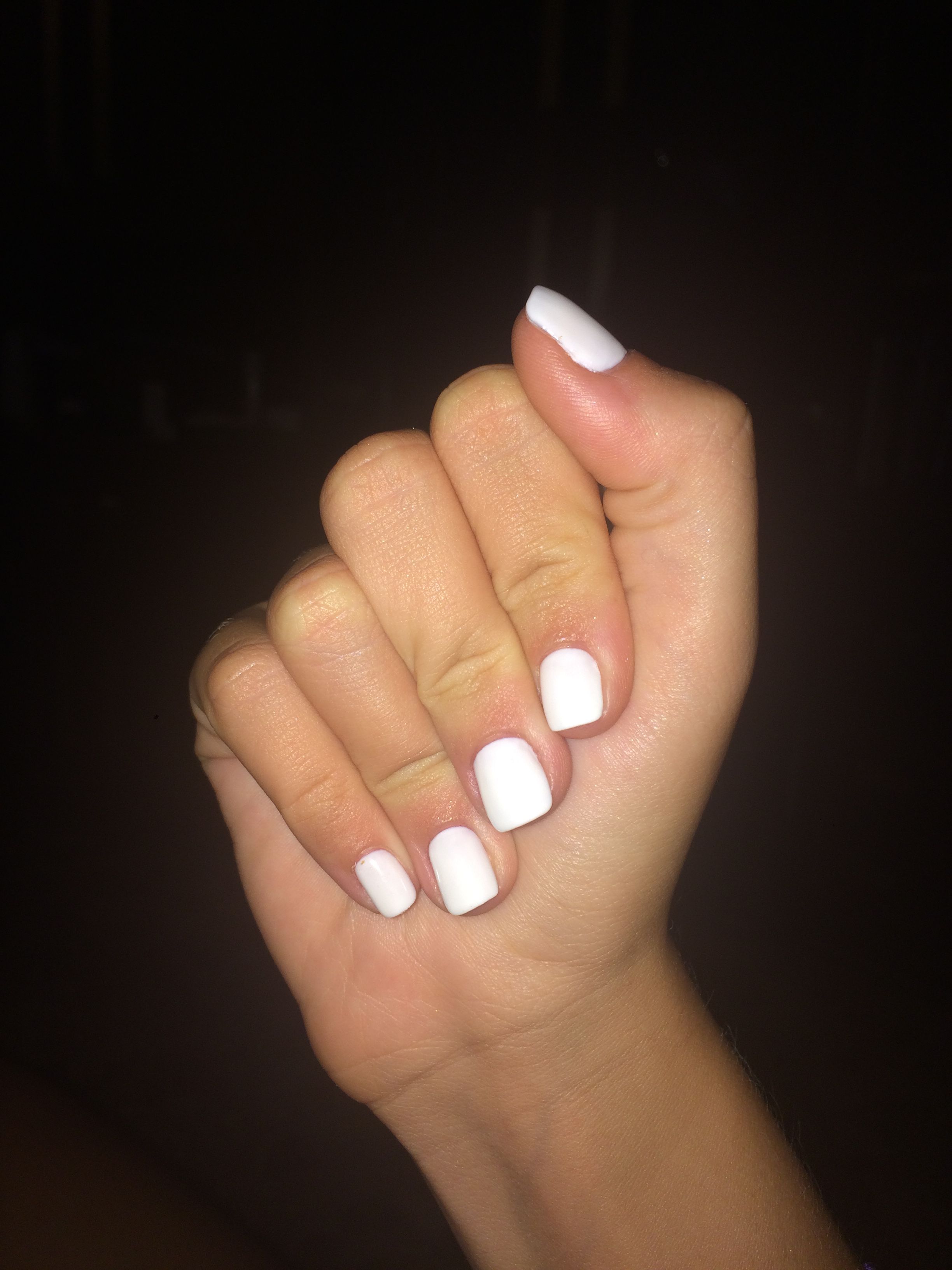 Белые матовые ногти