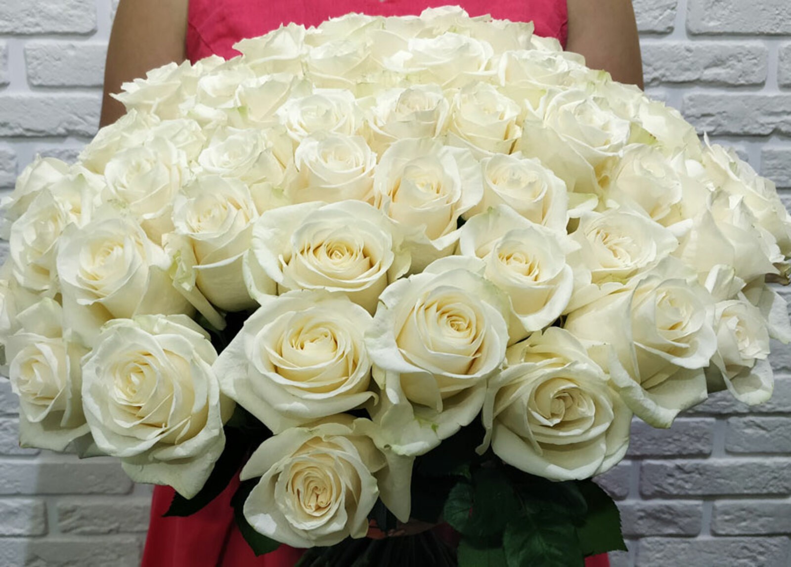 Белоснежные розы, 51 роза