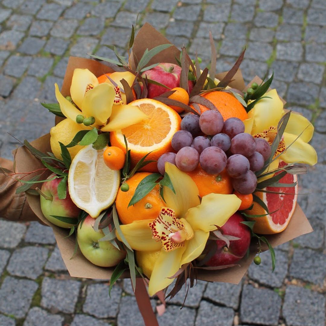 Осенний букет из фруктов