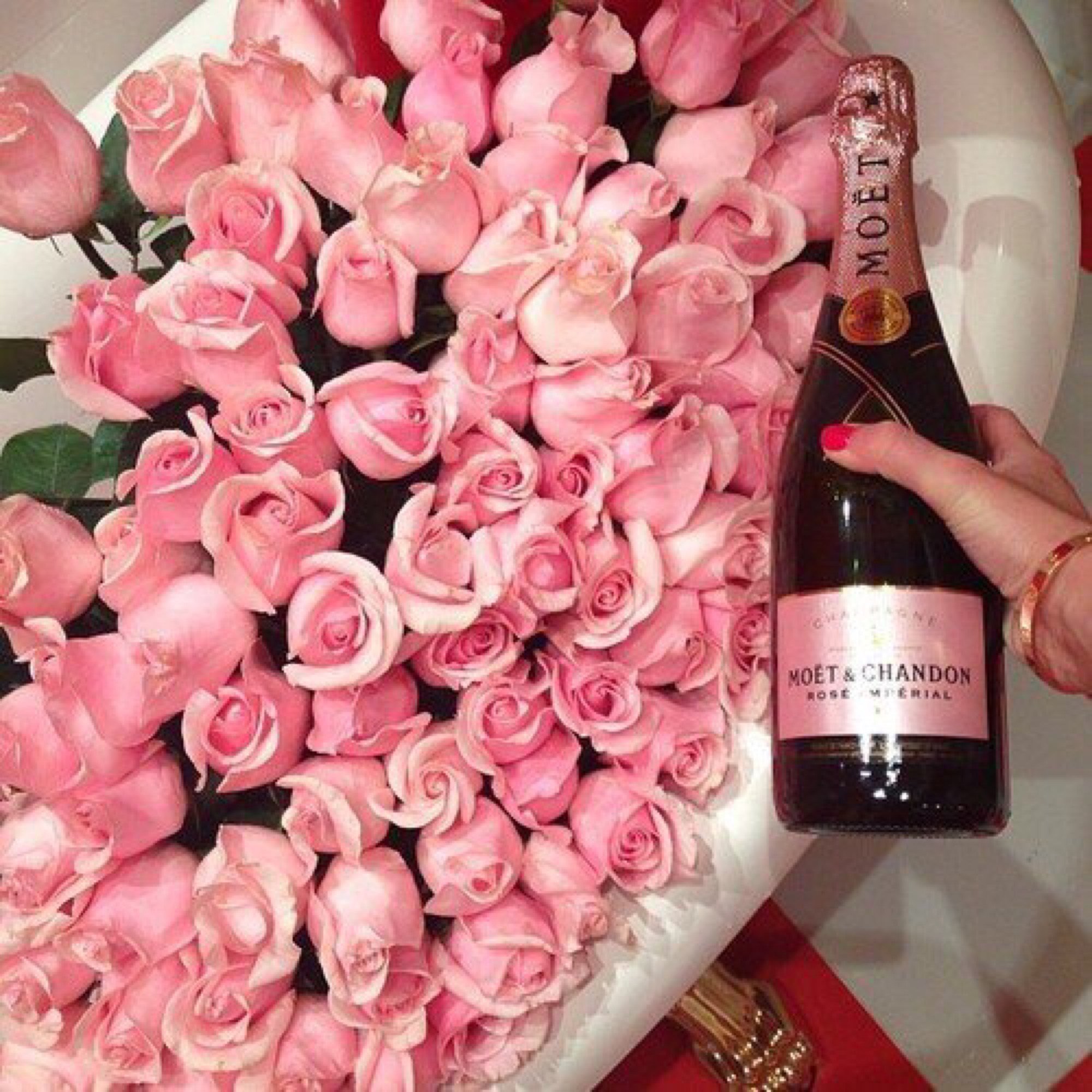 Шампанское И Розы