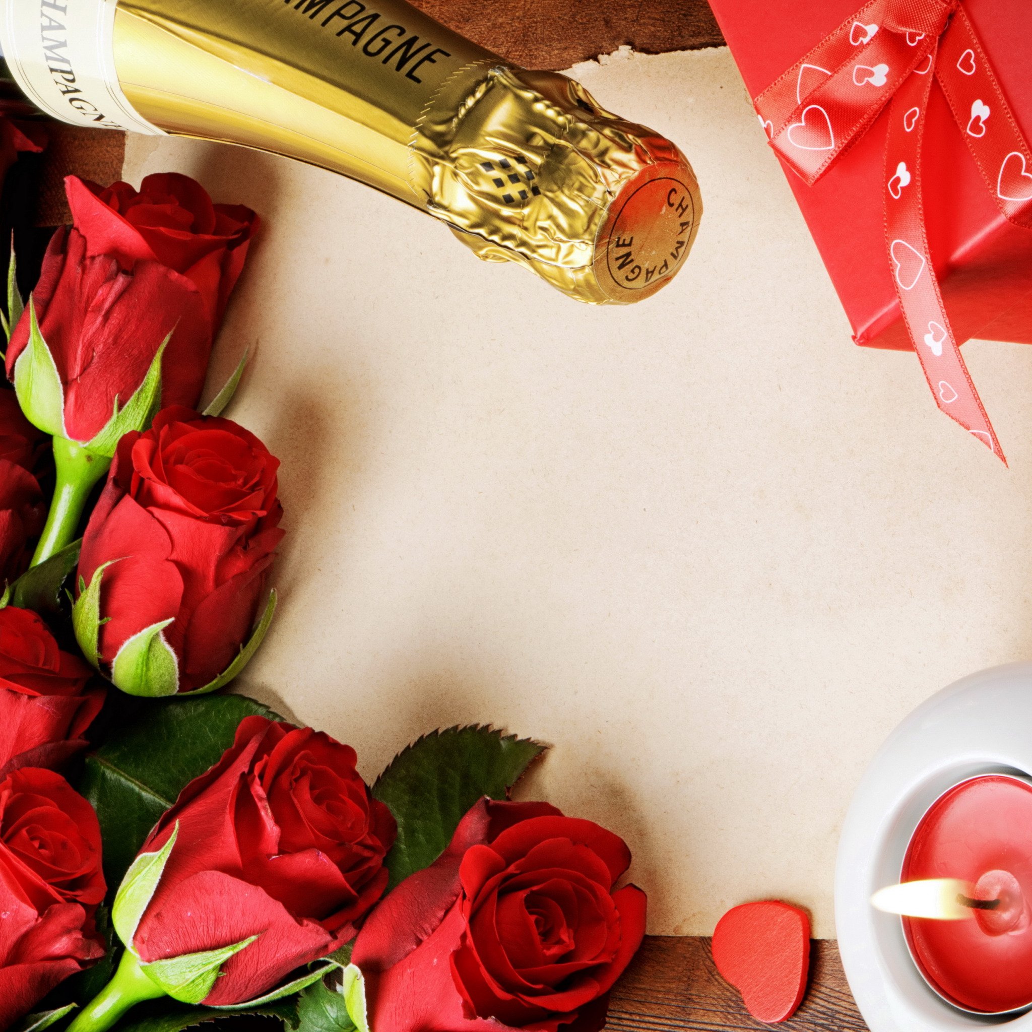 Шампанское и розы оригинал. Цветы и шампанское. Шампанское и розы. Цветы шампанское конфеты. Букет роз и шампанское.