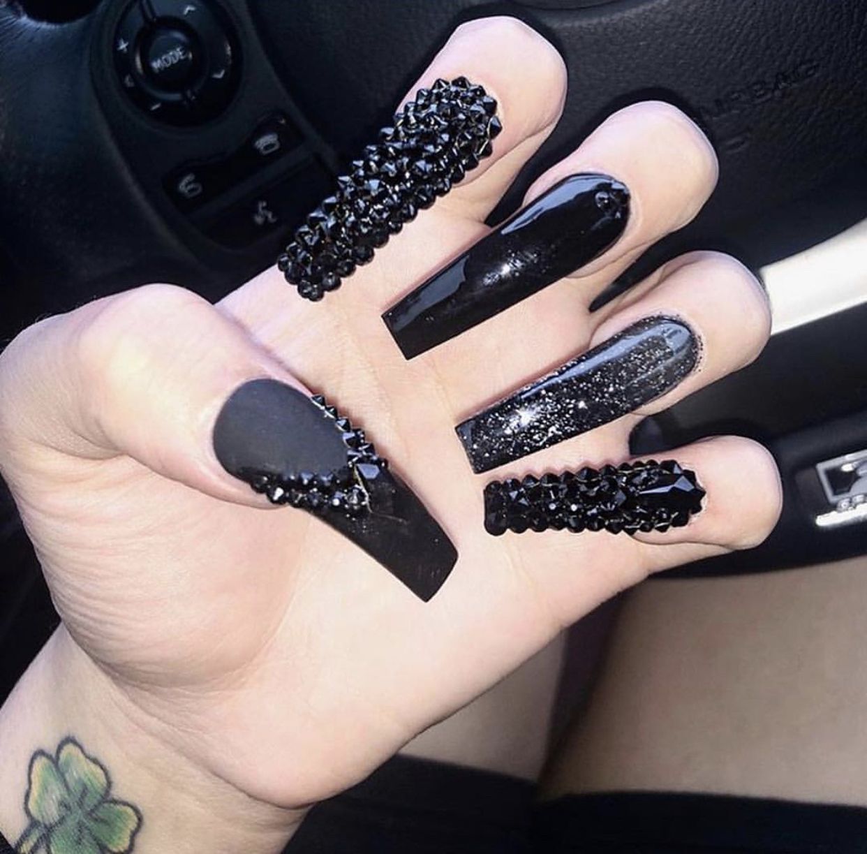 Черные дерзкие ногти