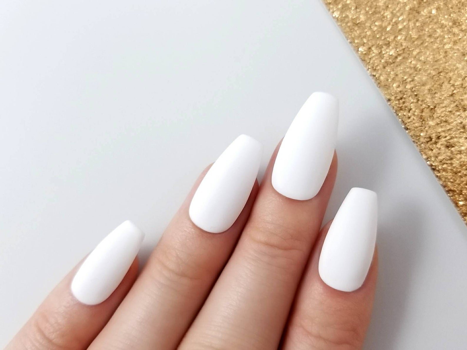 Matte white. Белые матовые ногти. Матовая белая база маникюр. Белая матовая. Длинные ногти для Ибиса белые.