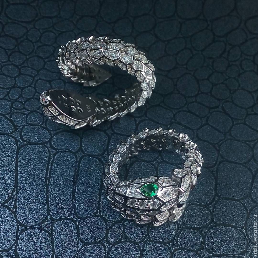 Кольцо змейка булгари. Коллекция булгари змея. Bvlgari Serpenti кольцо. Кольцо булгари змея с бриллиантами.