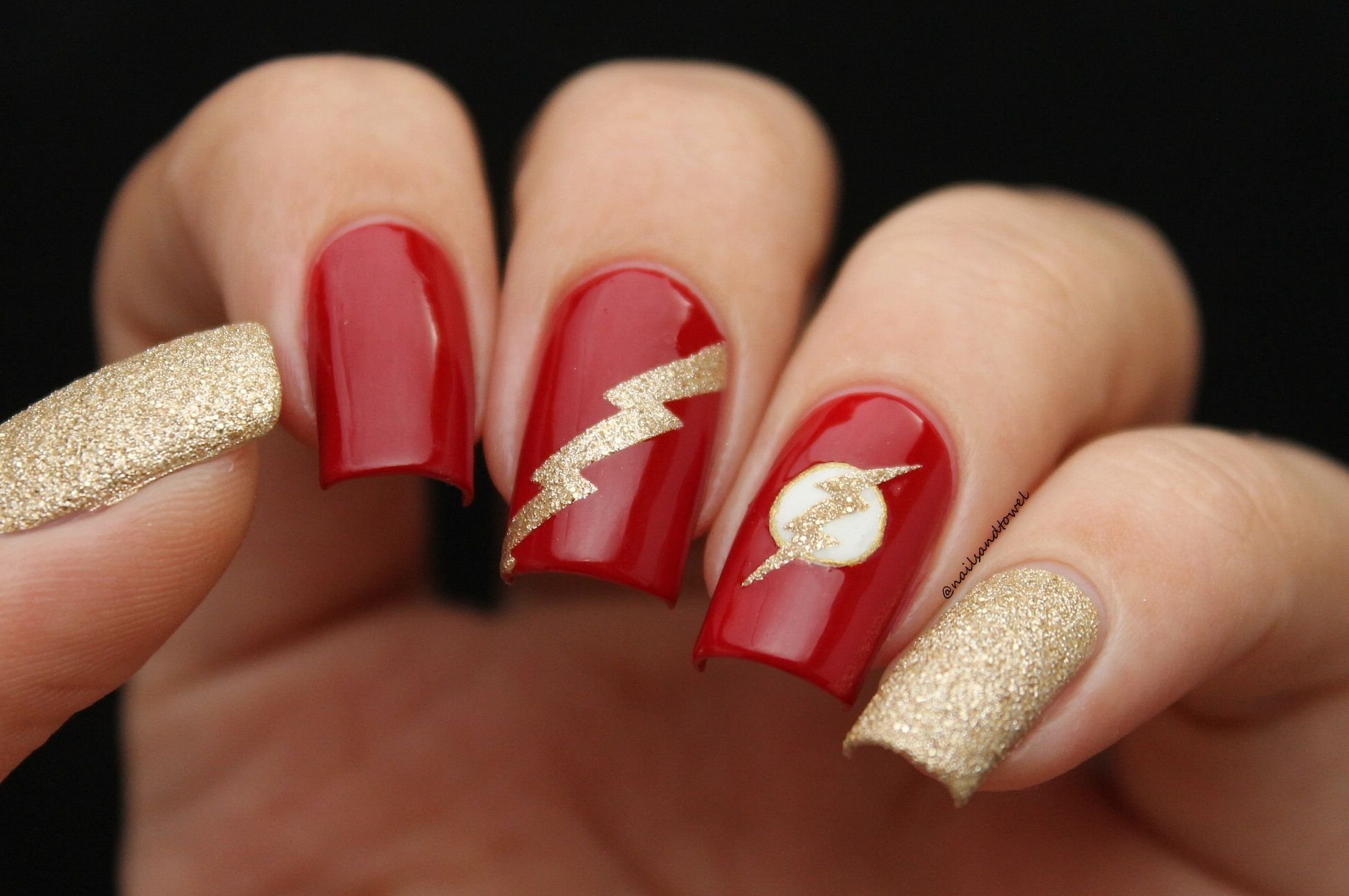 Красно золотые ногти