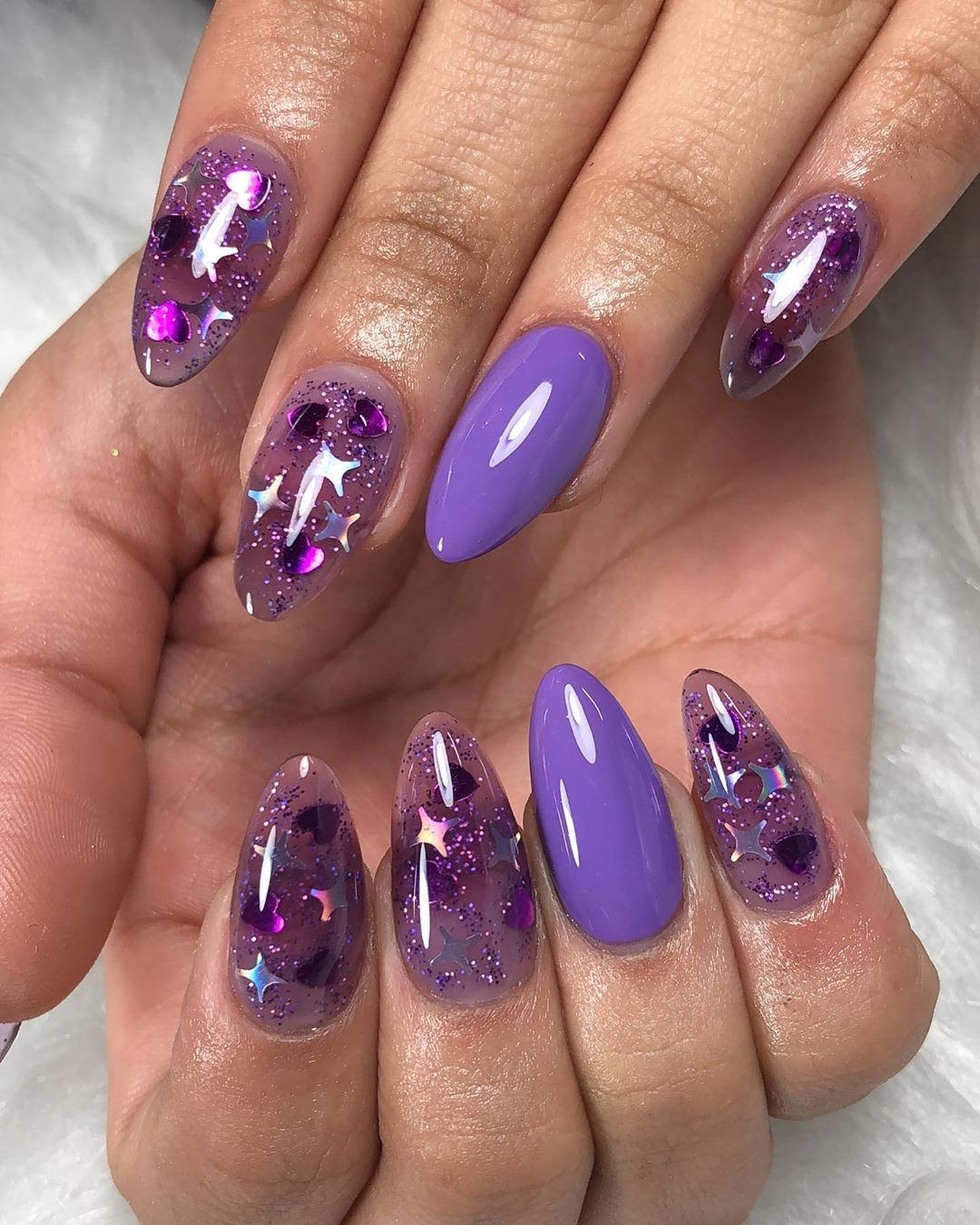 Полупрозрачные фиолетовые ногти