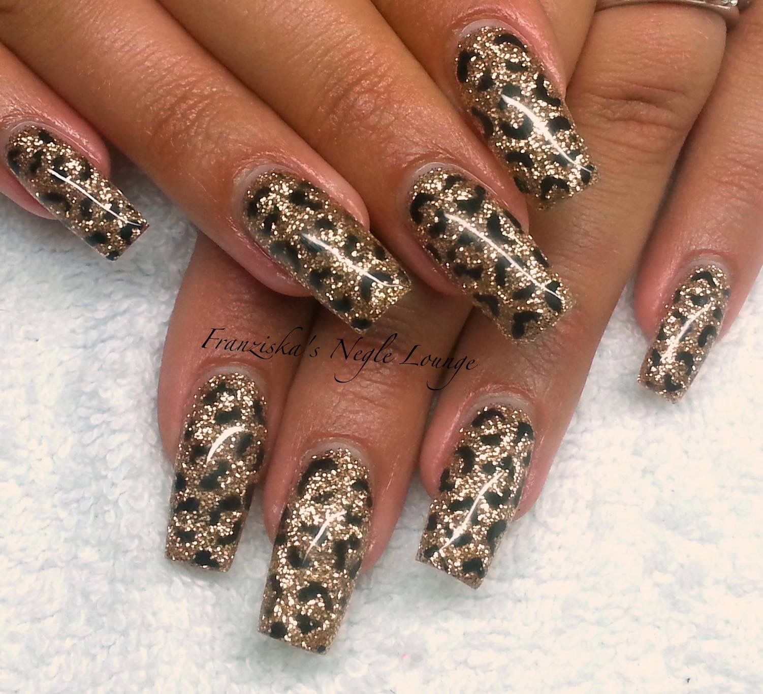 Леопардовые ногти с блестками
