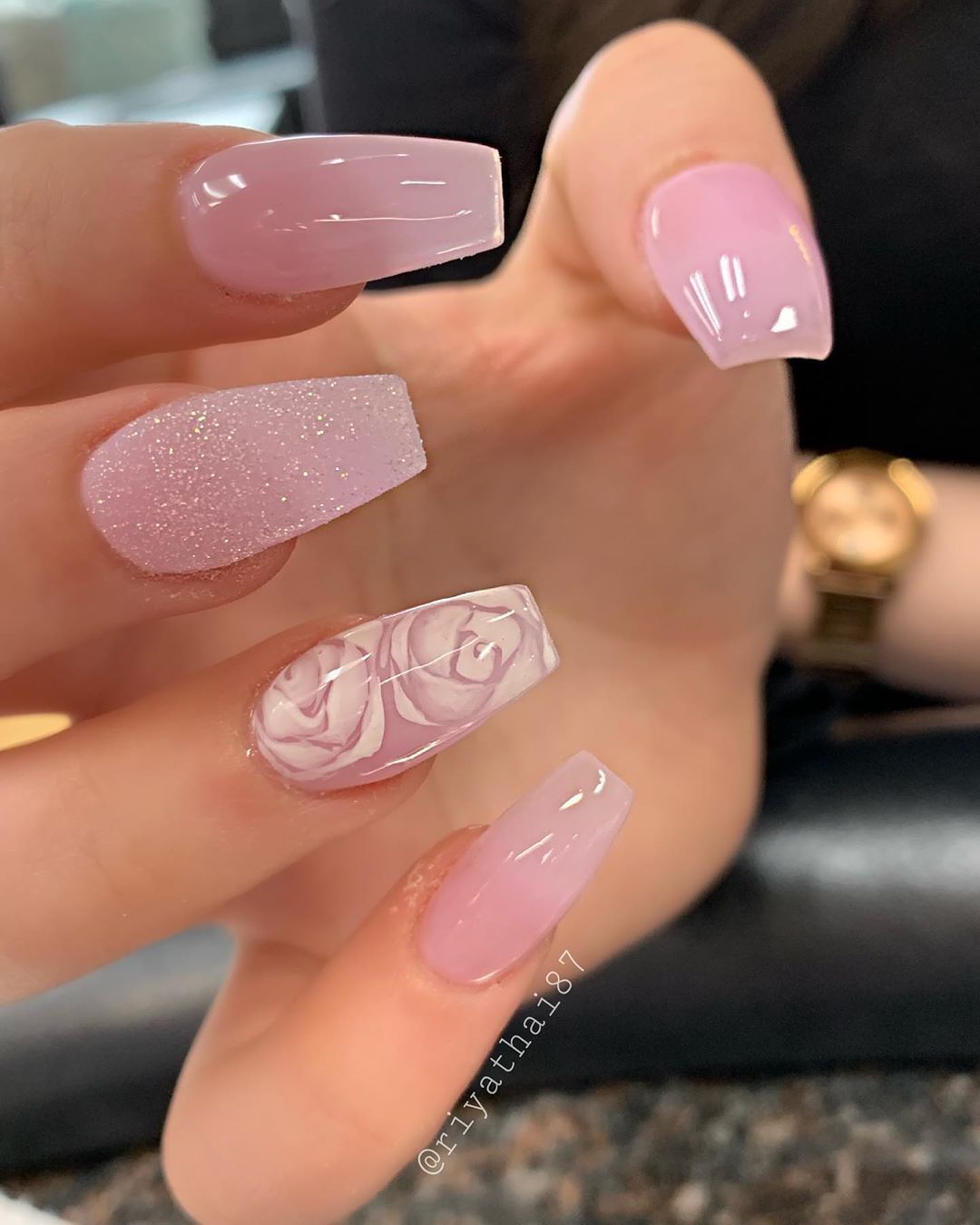 Ногти бледно розового цвета