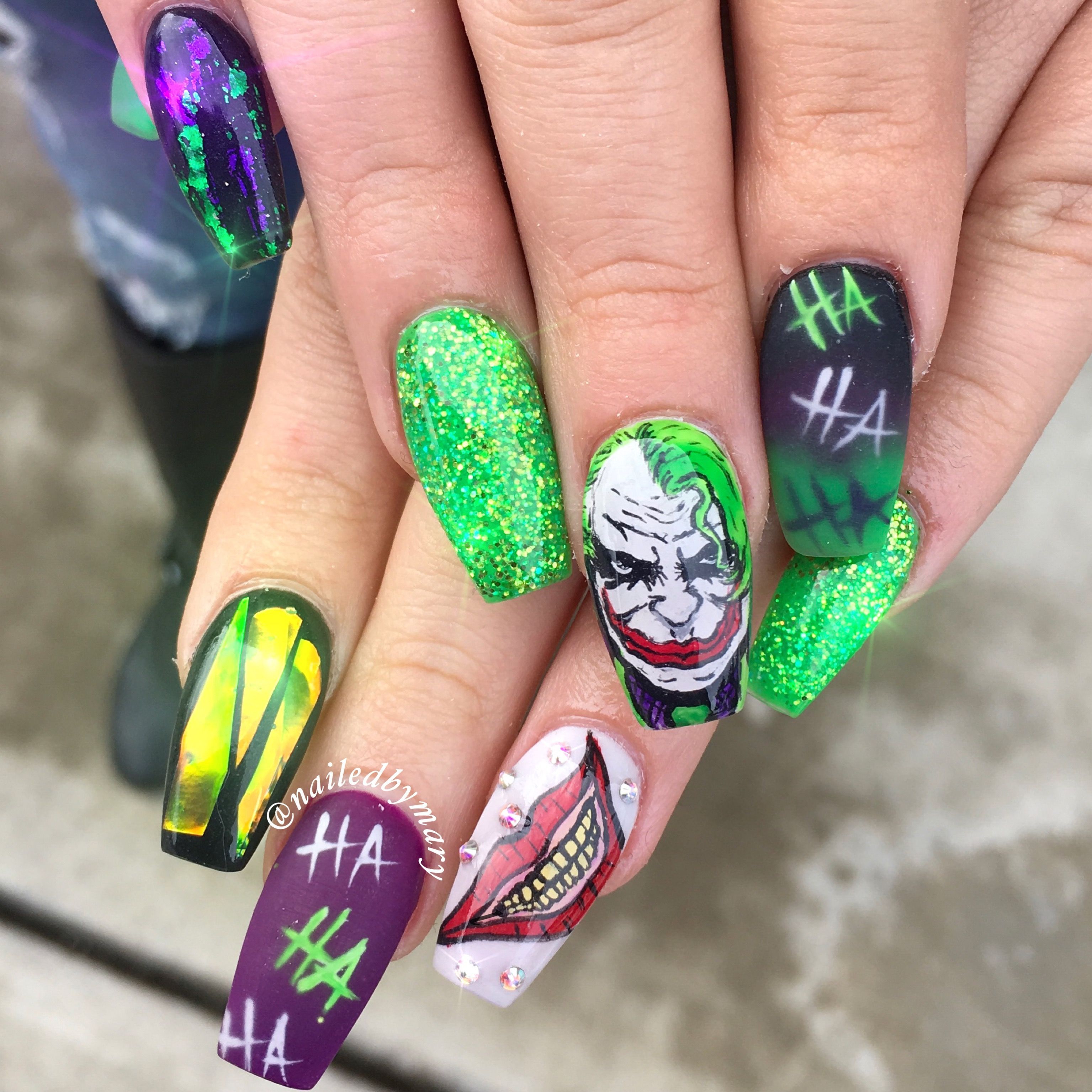 Джокер на ногтях