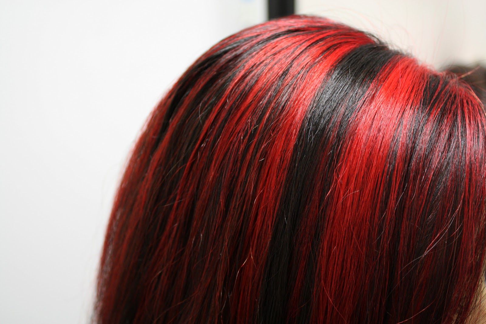 мелирование волос красного цвета фото