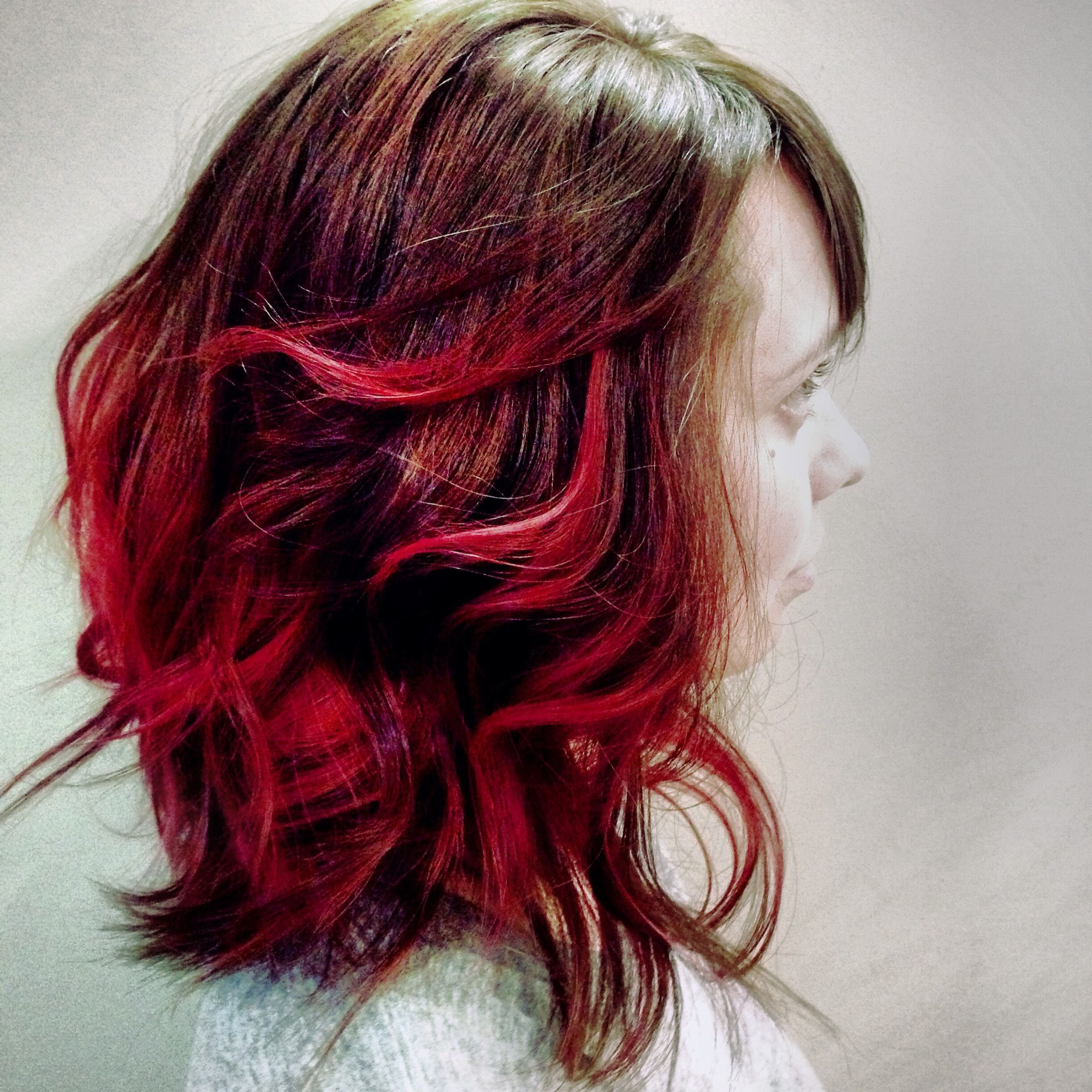 мелирование волос красного цвета фото