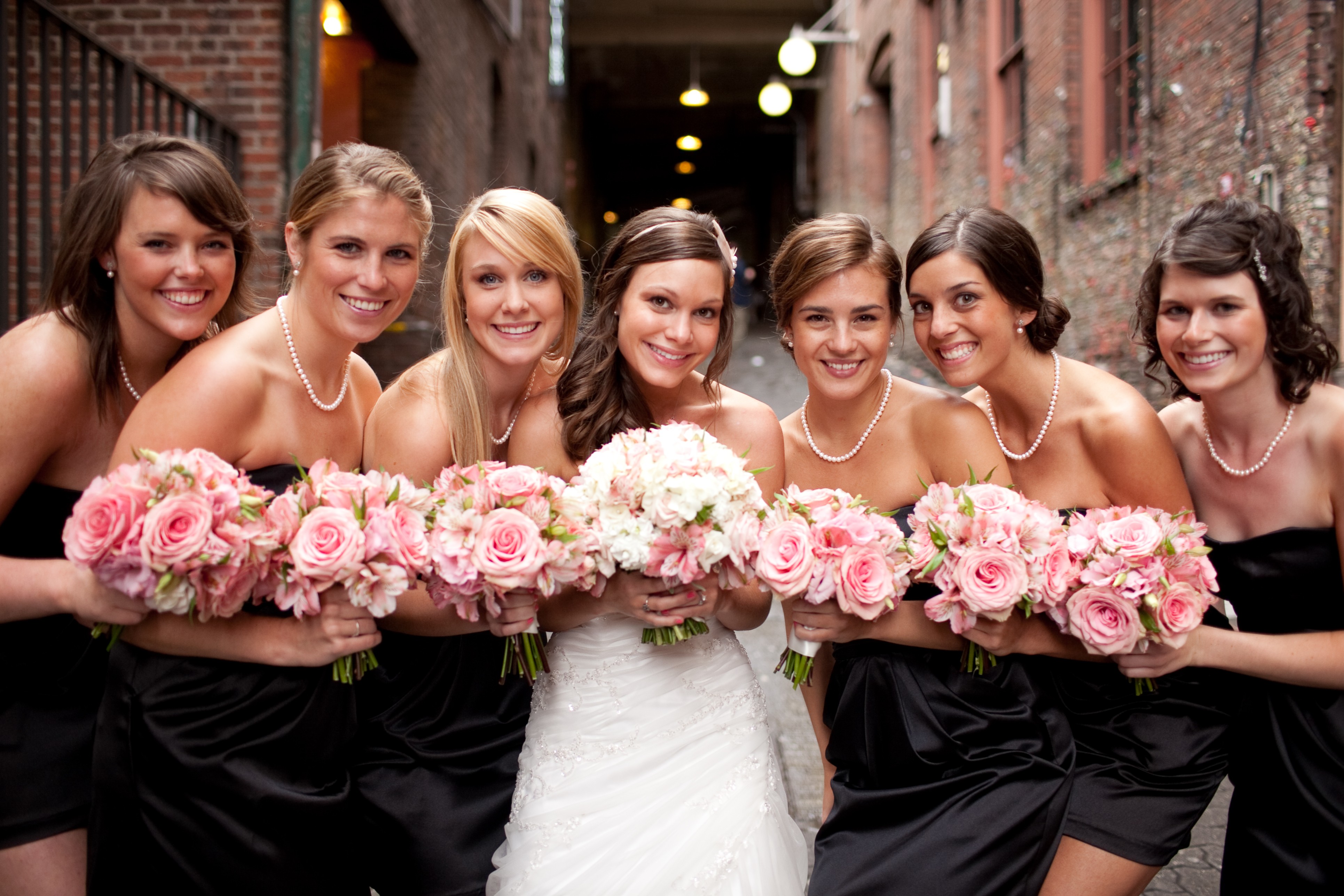 Фото невесты с подружками невесты