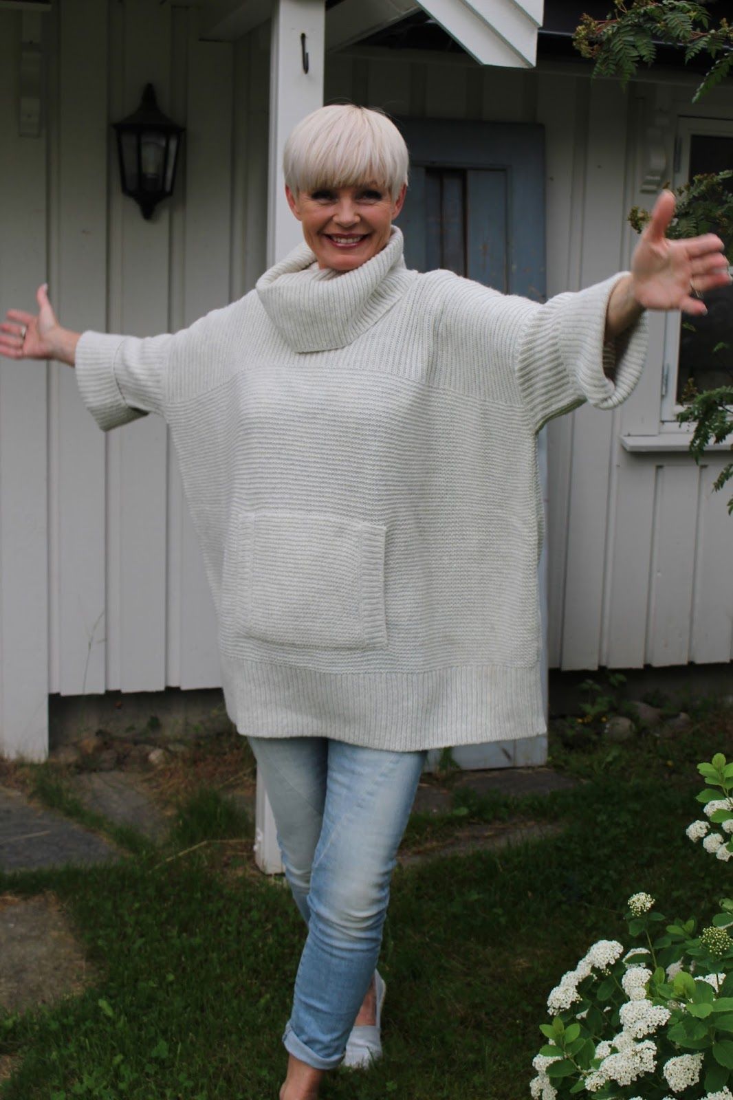 Женщина 50 лет в свитере