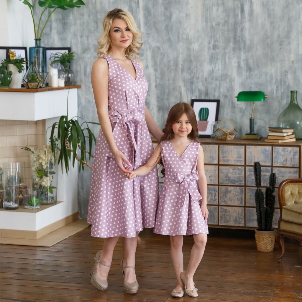 Одежда мама и дочь. Лук, Фэмили Фэмили лук. Мама и дочка с платьем. Платье для мамы. Летние платья для мамы и Дочки.