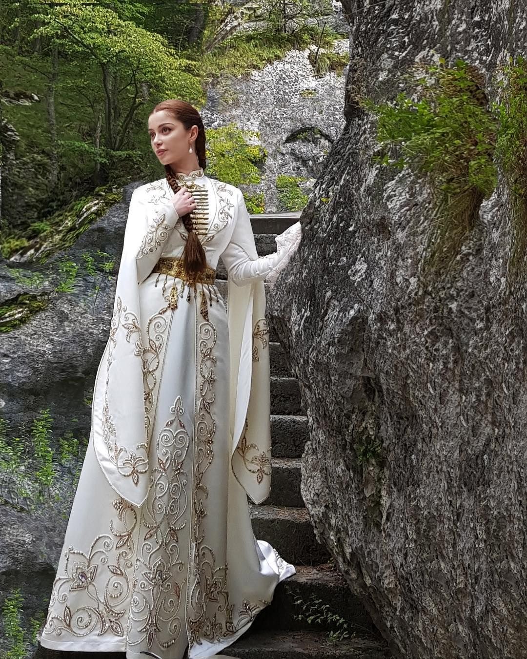 Грузинское национальное свадебное платье