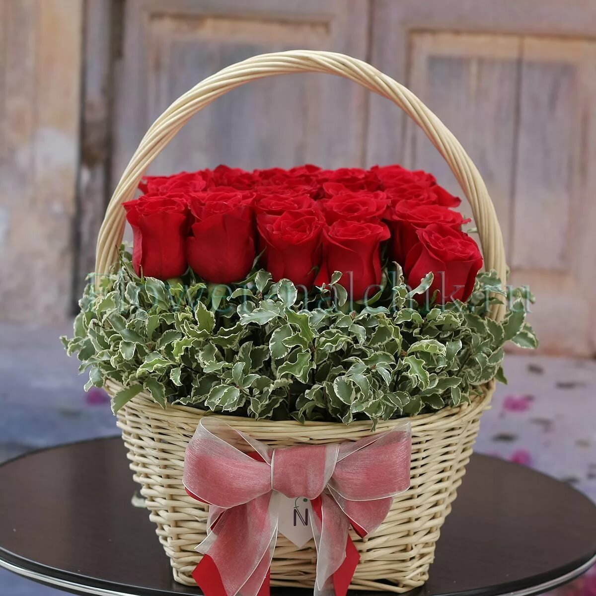 Розы в корзине фото красивые
