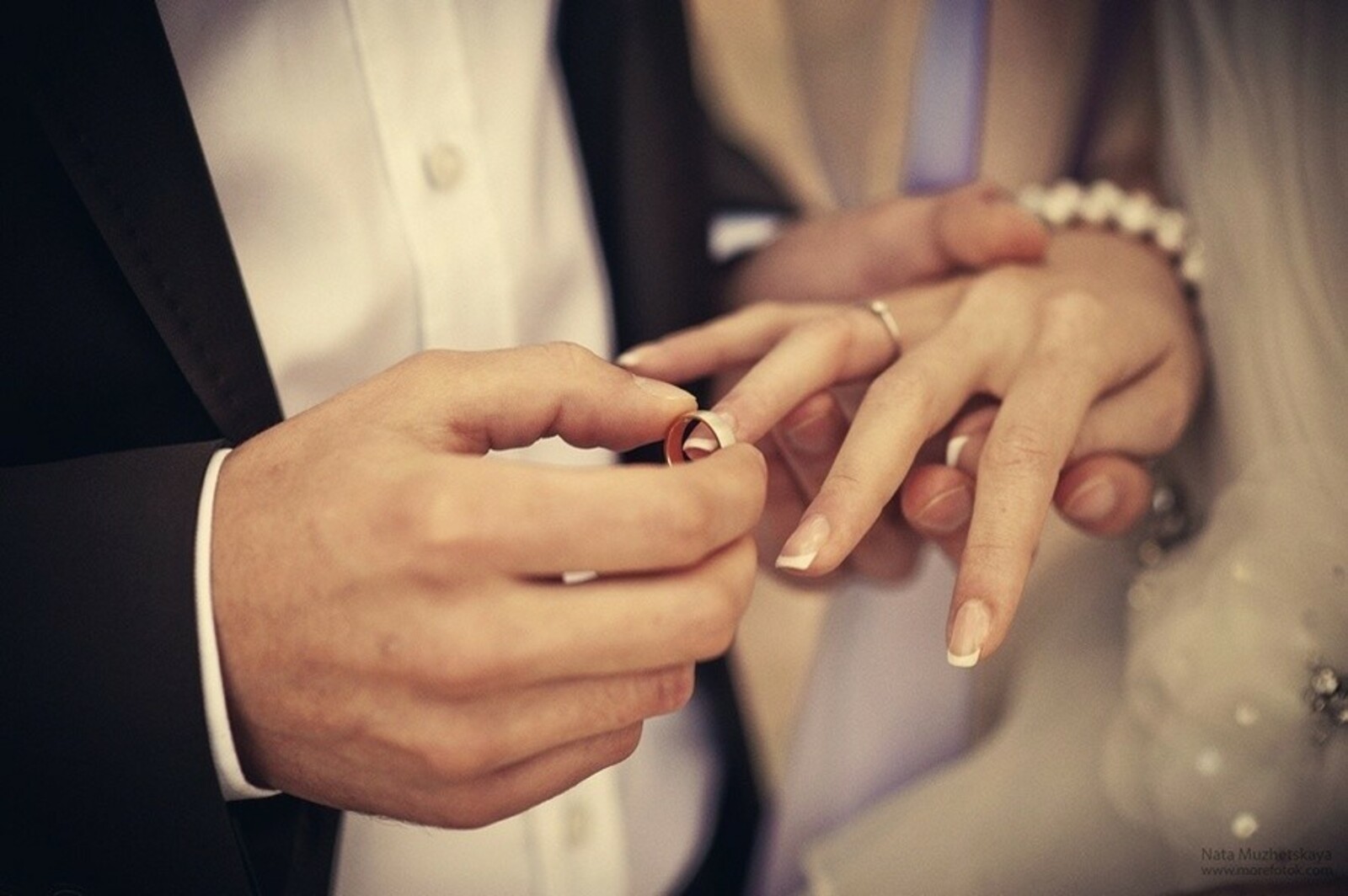 Свадебное колечко на палец