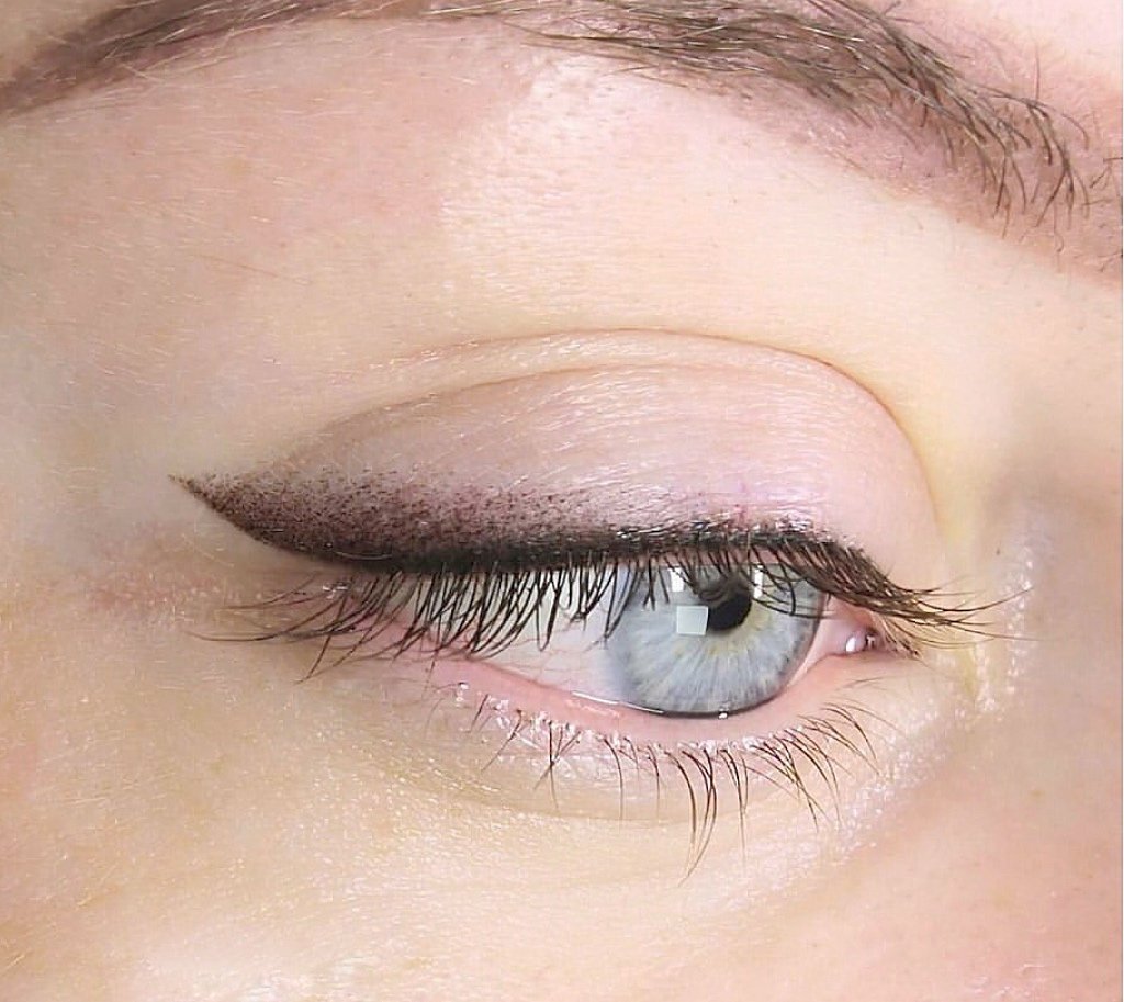 Растушеванные стрелки на глазах татуаж фото