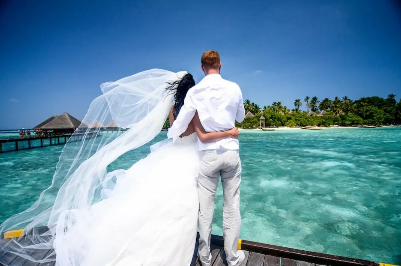 Медовый месяц что это. Свадьба на Мальдивах. Церемония свадьбы на Мальдивах. Свадебная фотосессия на Мальдивах. Фотосессия молодоженов на Мальдивах.