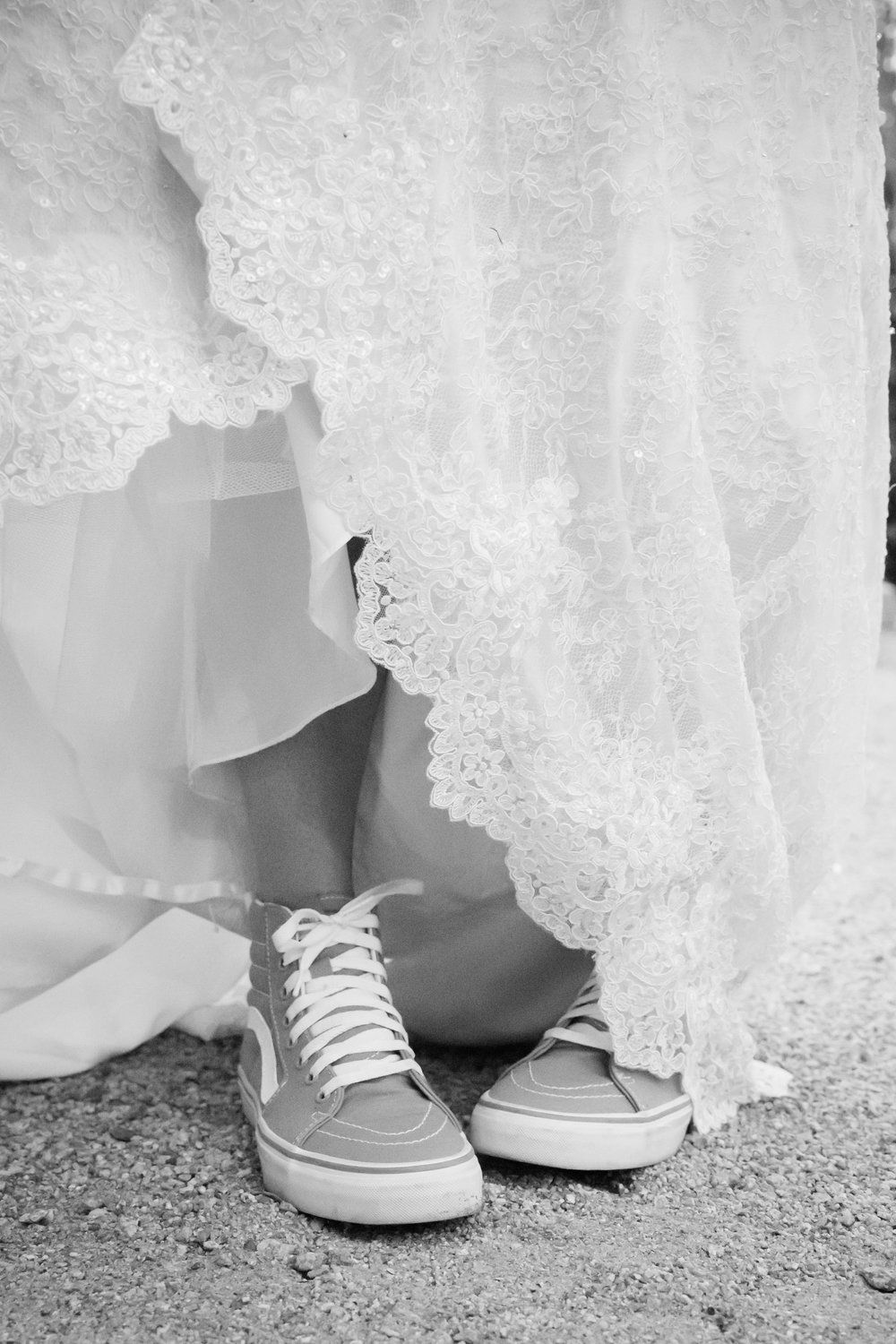 Кроссовки под свадебное платье