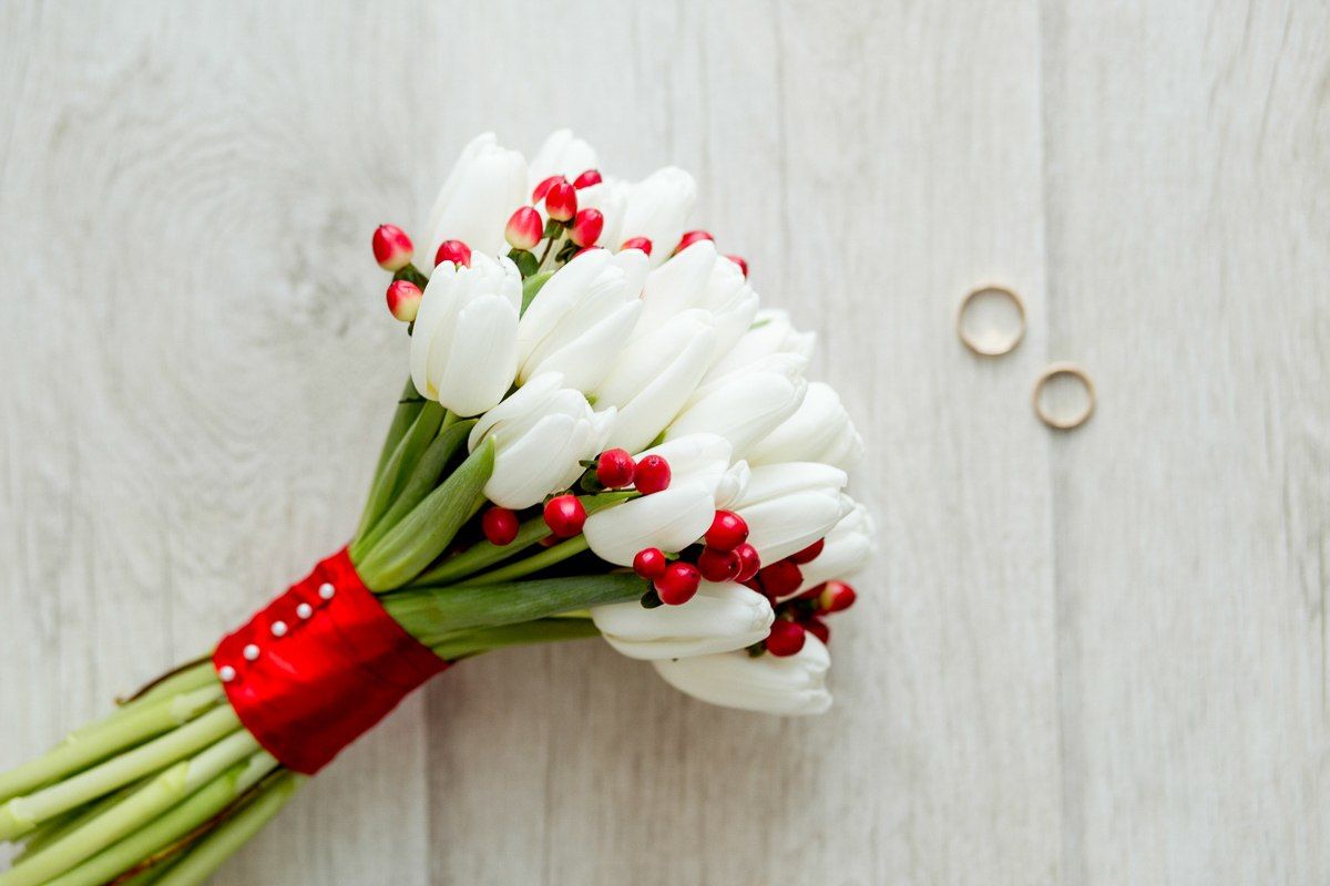 Свадебный букет из тюльпанов - 76 фото