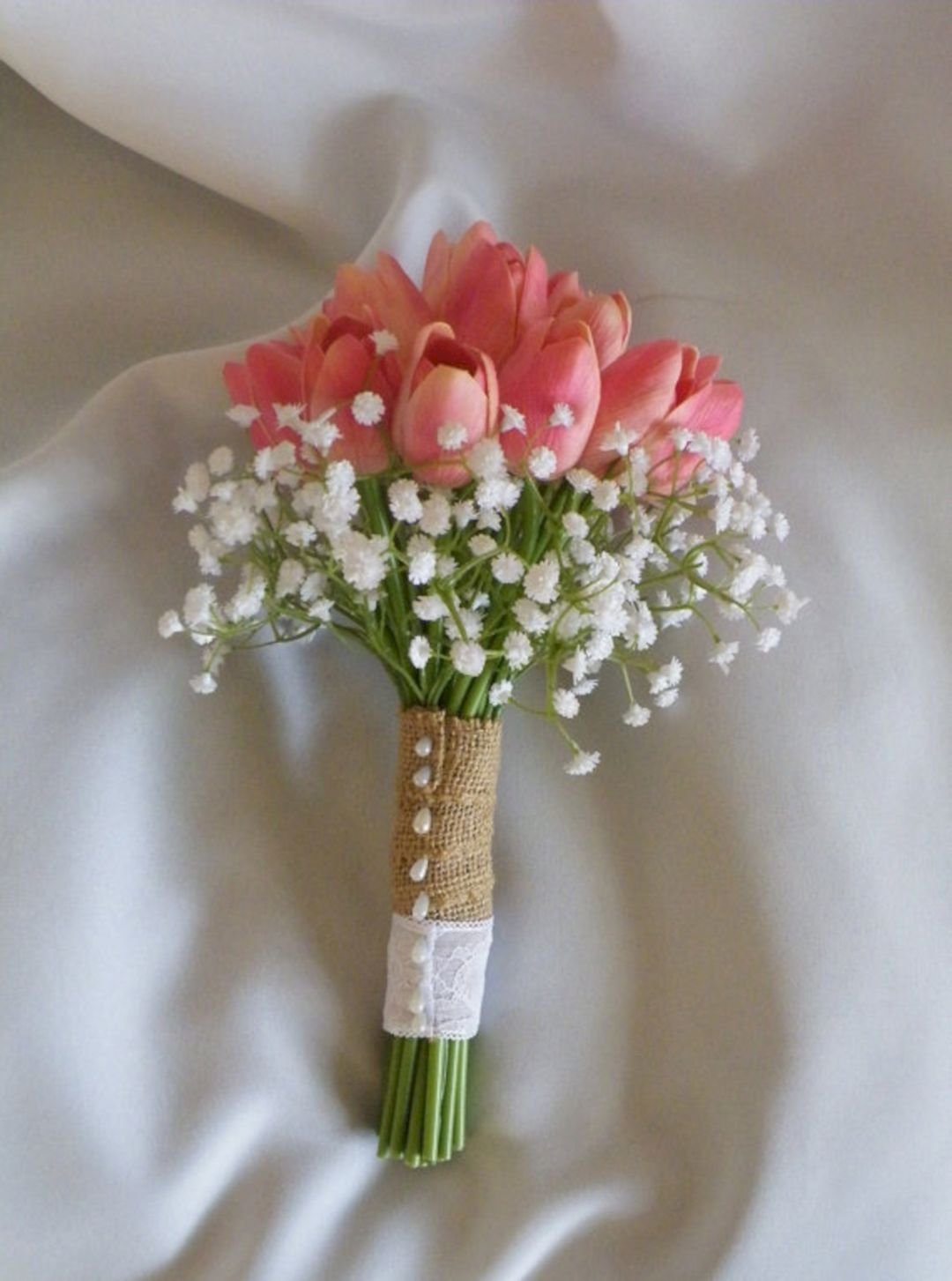 Букет невесты тюльпан с гипсофилой