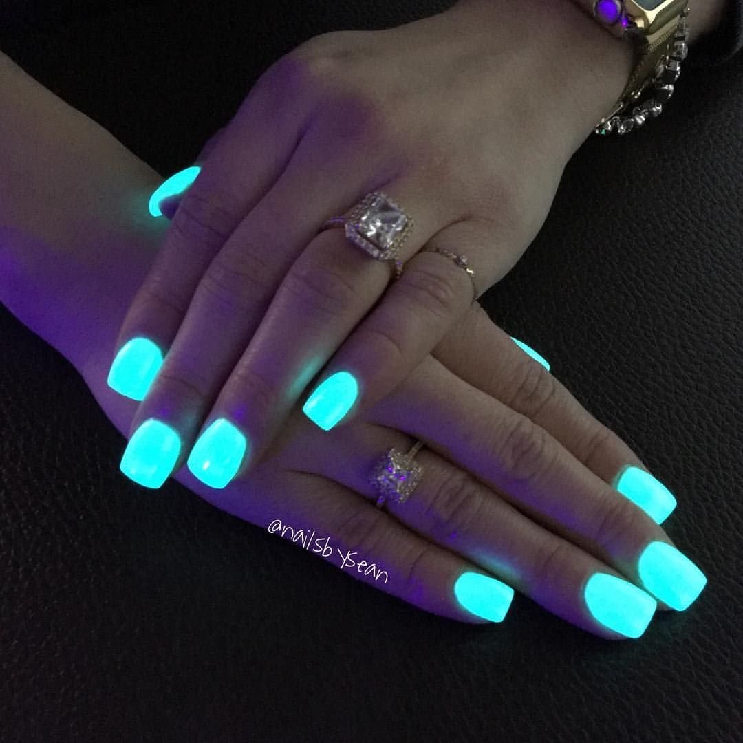 Светоотражающий маникюр на короткие ногти фото