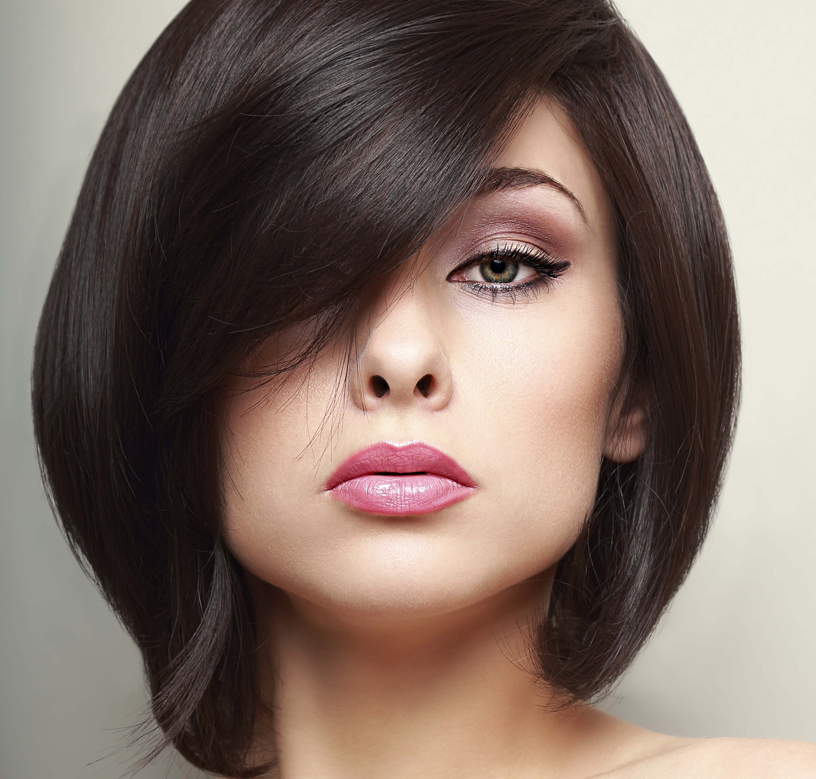 Красивое окрашивание волос для брюнеток на средние волосы с челкой женские фото