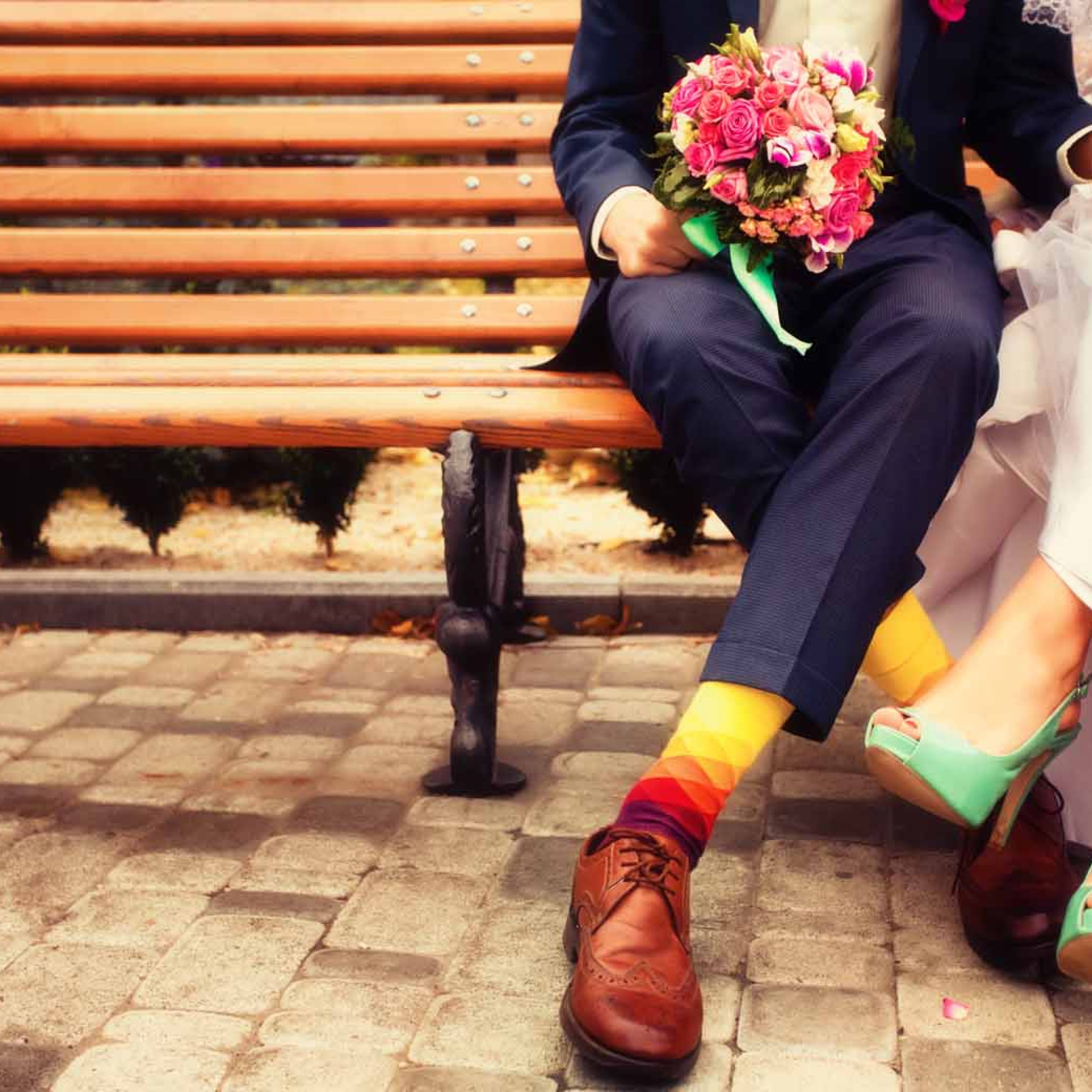 Свадебный образ с яркими туфлями
