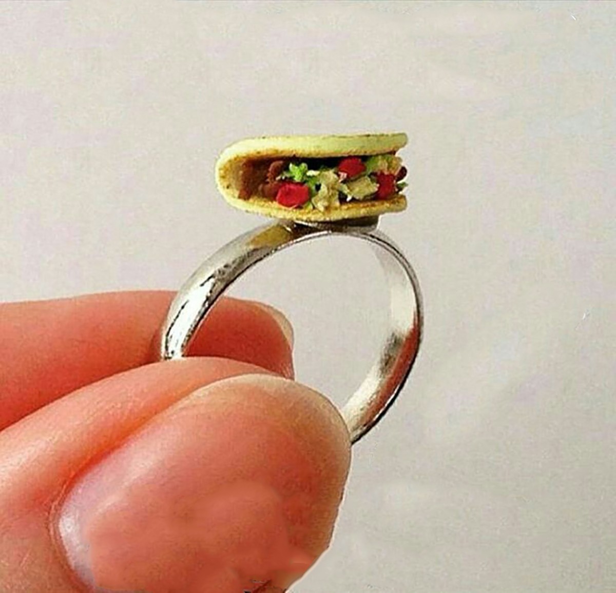 Помолвочное кольцо необычное
