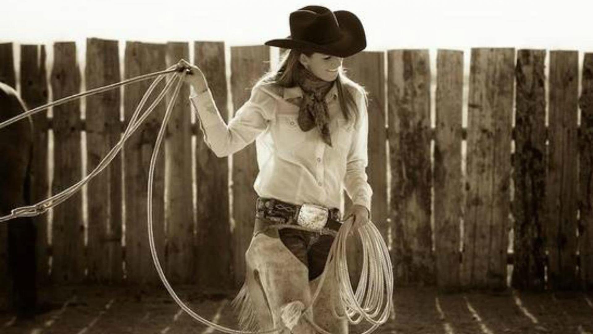 Кэтрин Джонс в ковбойском стиле