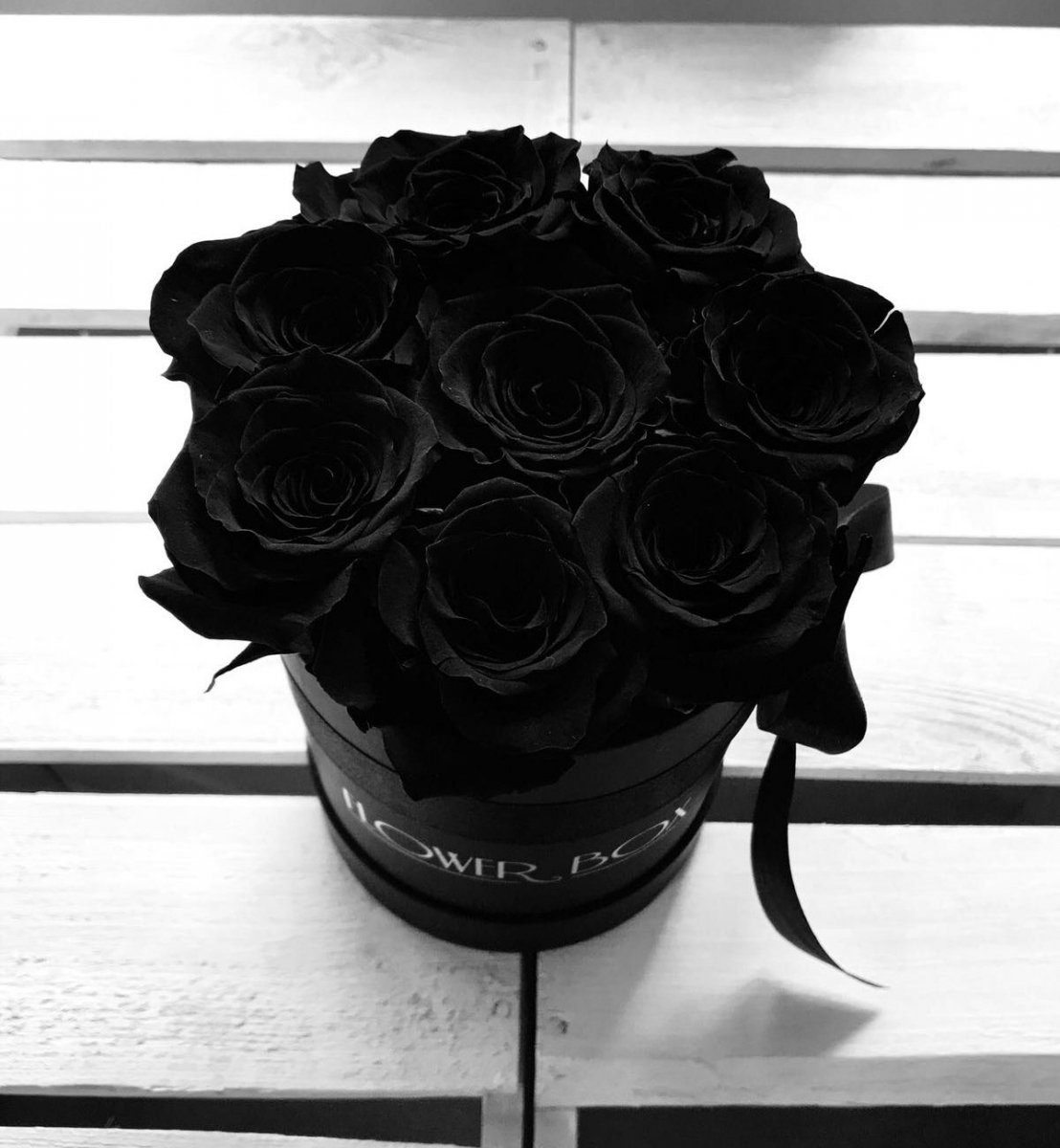 Красивый букет чёрных роз