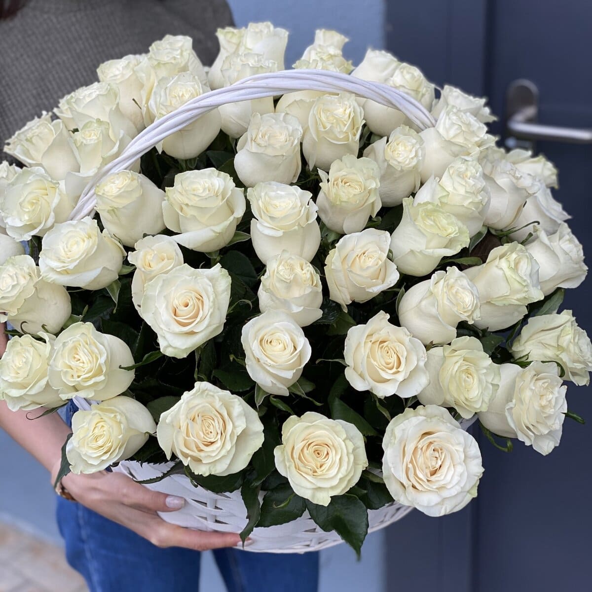 Сон белые розы букет. Букет "25 белых роз" Аваланж.