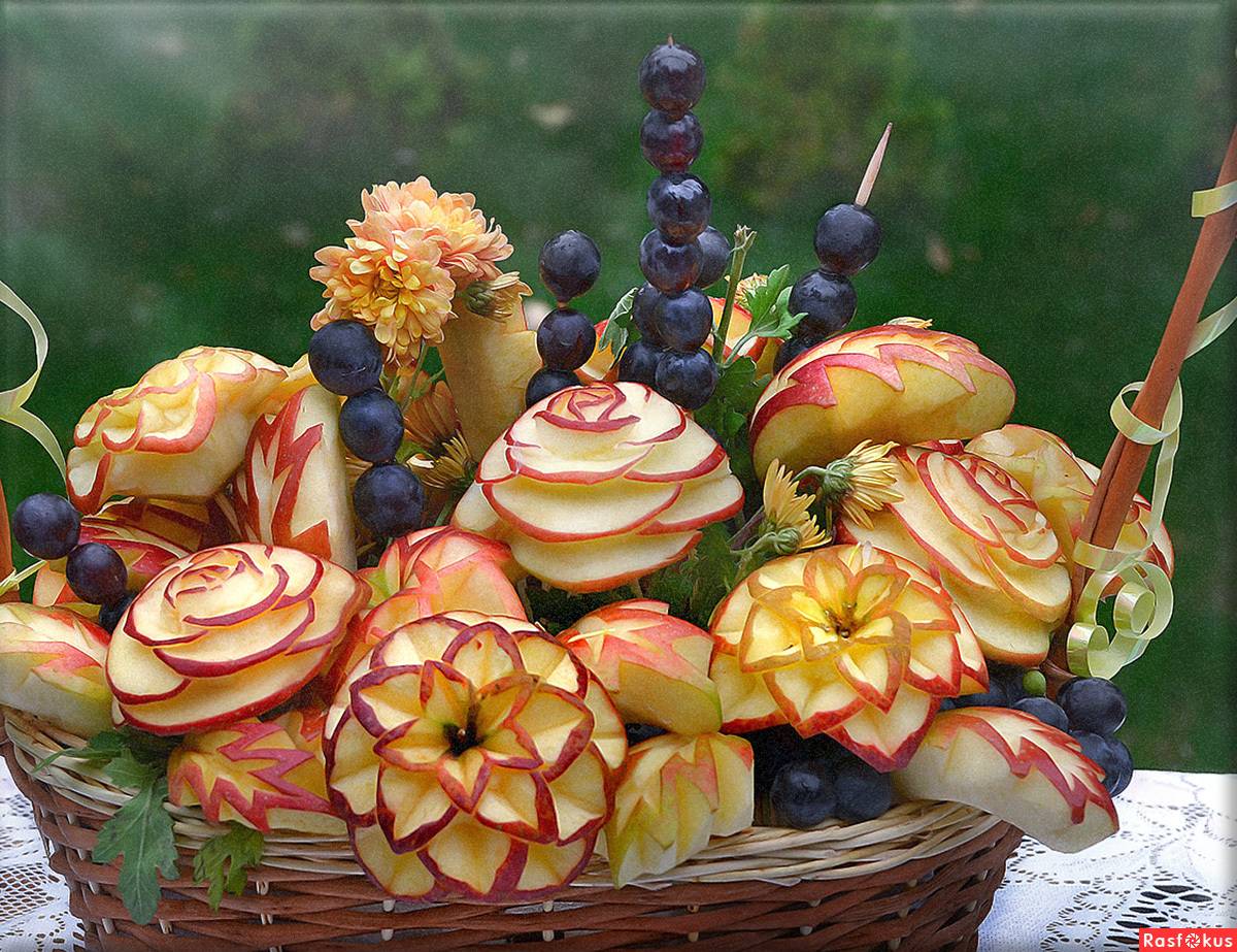 Осенняя композиция из овощей и фруктов
