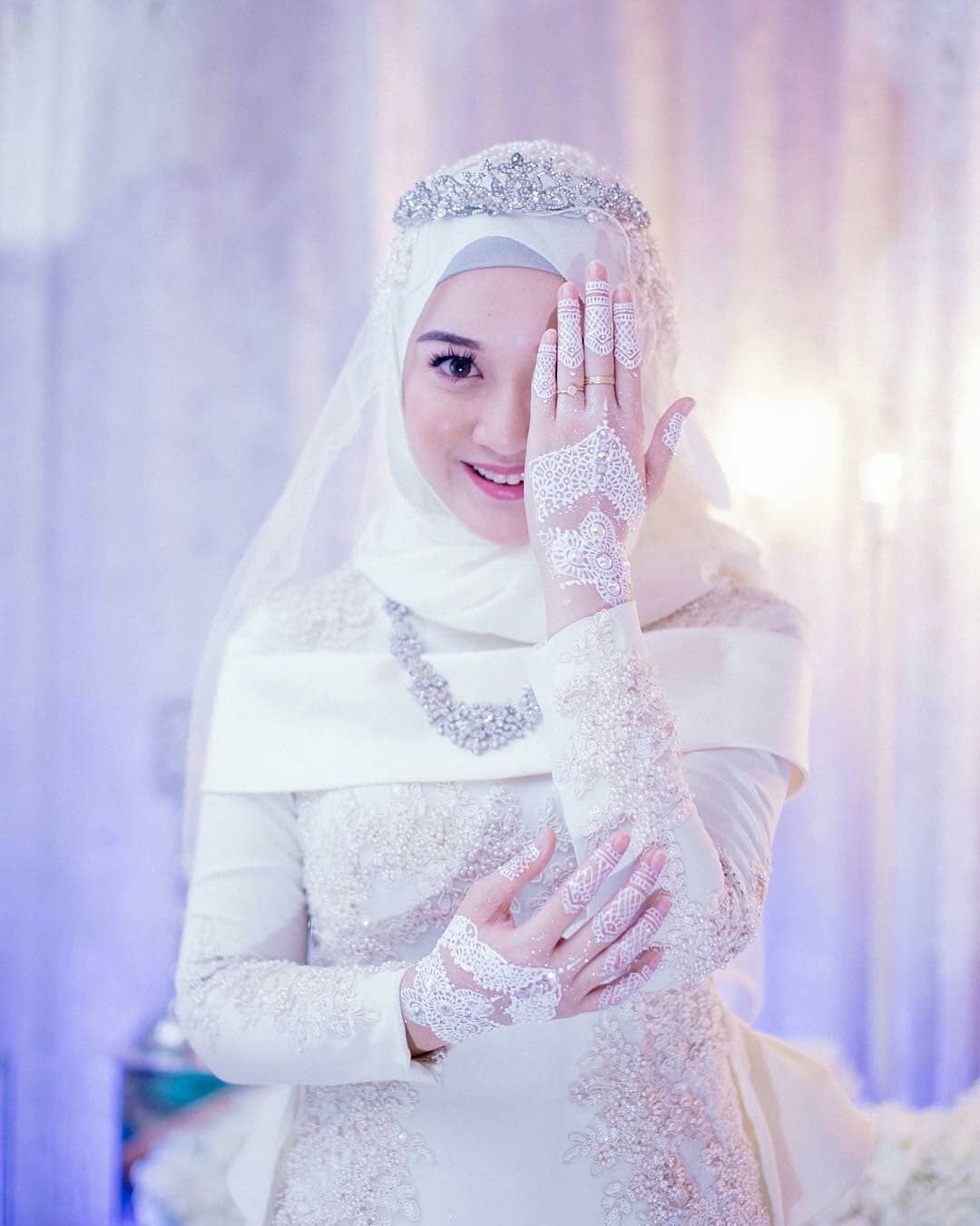 Кавказская невеста в хиджабе