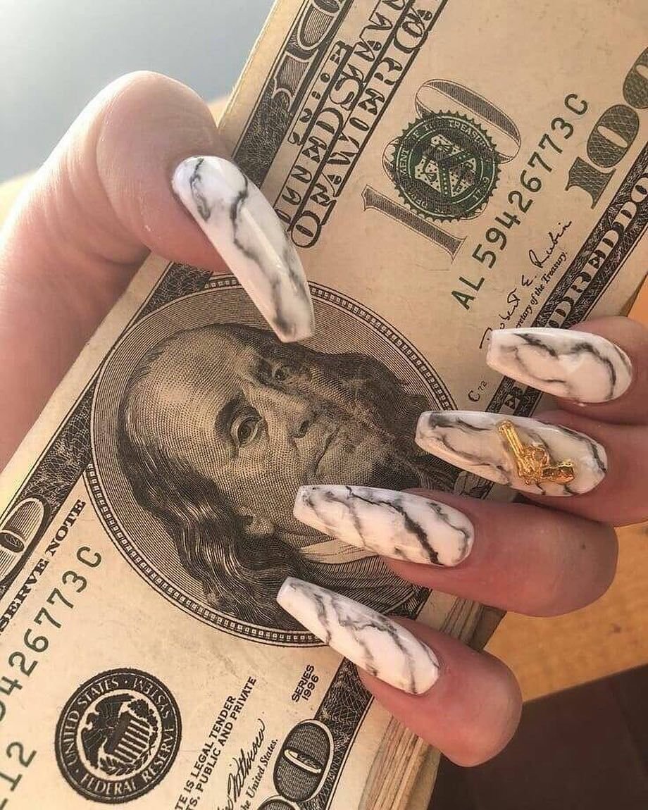 Ногти с долларами