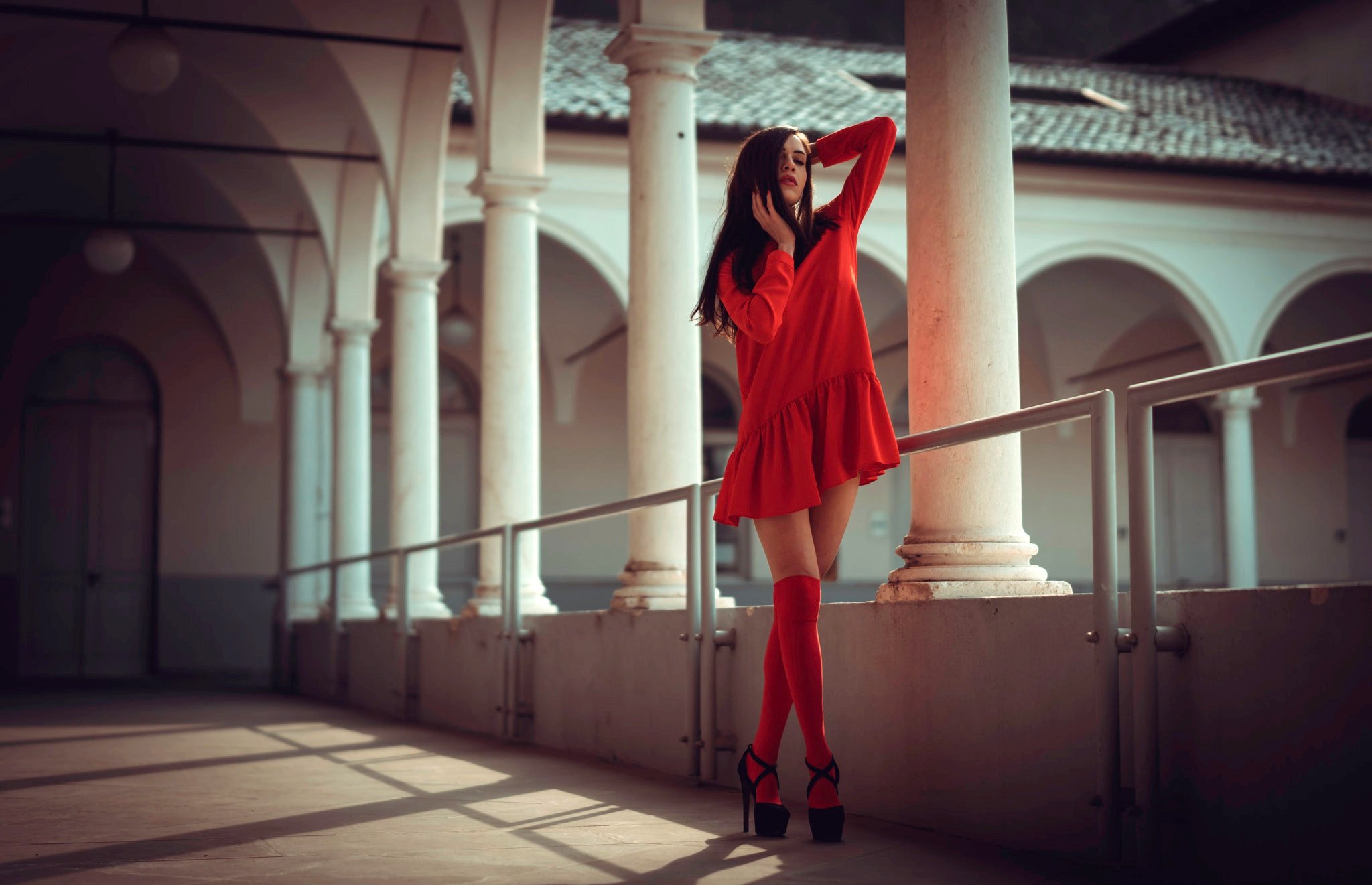 Моника Хайкова в Красном платье