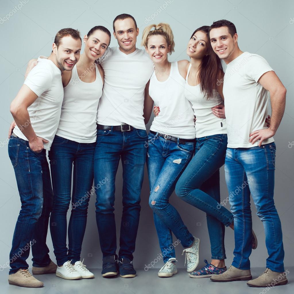 Фотосессия в джинсах и белой футболке