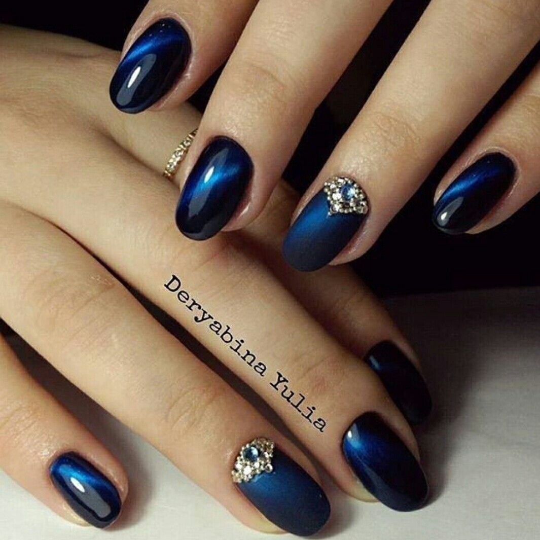 Синие овальные ногти