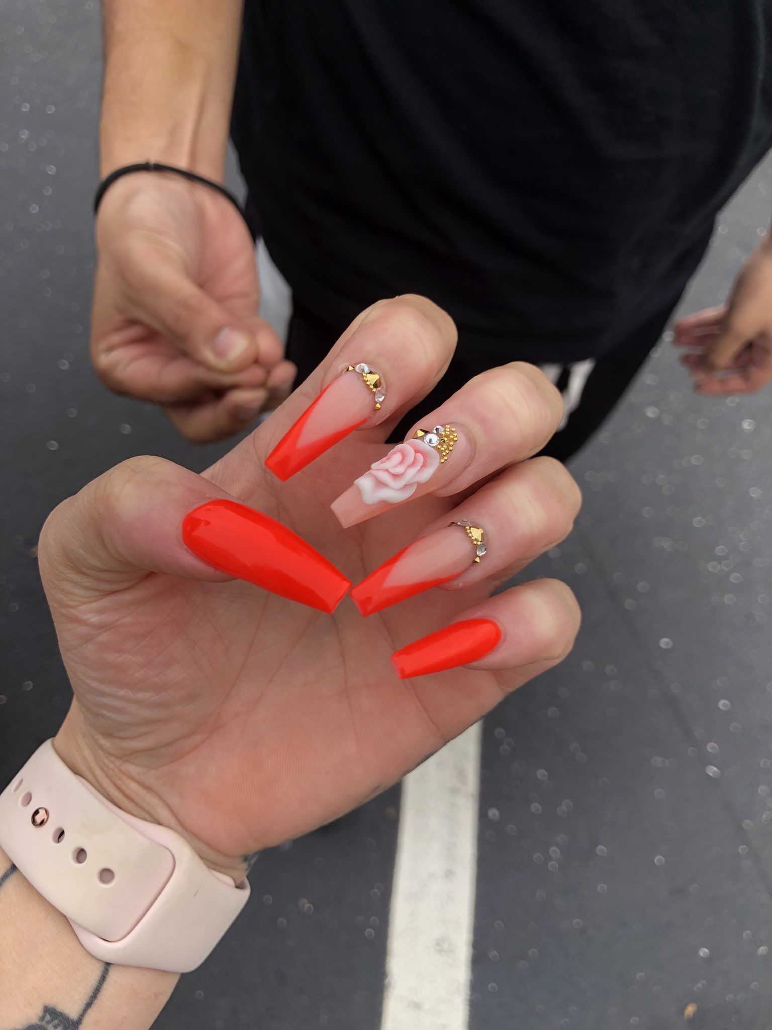Красный френч на ногтях балерина