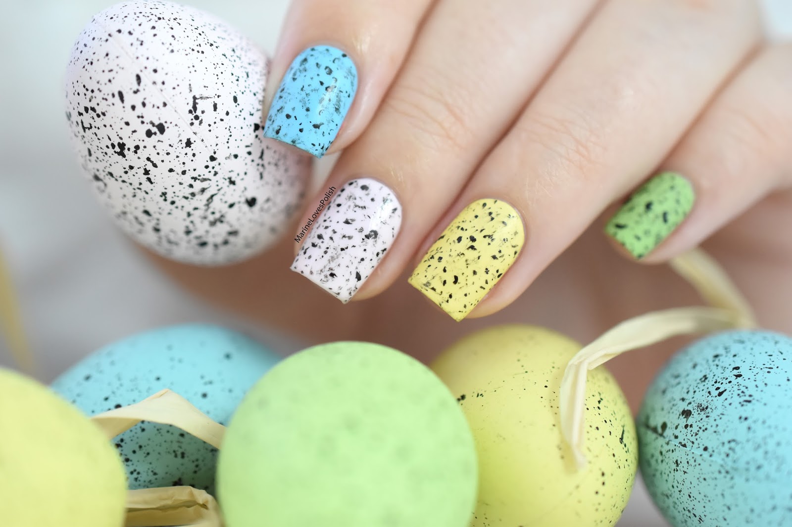 Дизайн ногтей яйца. Гель лак перепелиное яйцо. Маникюр перепелиное яйцо разноцветные. Маникюр с топом перепелиные яйца. Маникюр в крапинку на короткие ногти.
