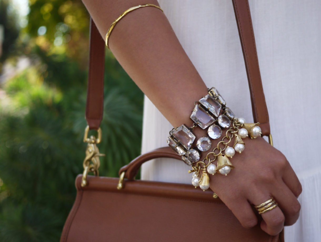 На какой руке носят браслет золотой женщины. Стильные браслеты. Модные браслеты. Красивые и стильные браслеты. Массивные браслеты.