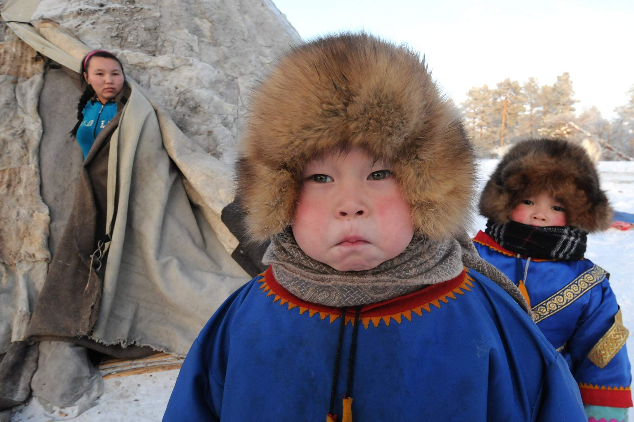 Народы живущие на крайнем севере. Чукчи ненцы Эскимосы. Ненцы и якуты. Якуты, чукчи, Ханты, ненцы. Ненцы и чукчи.