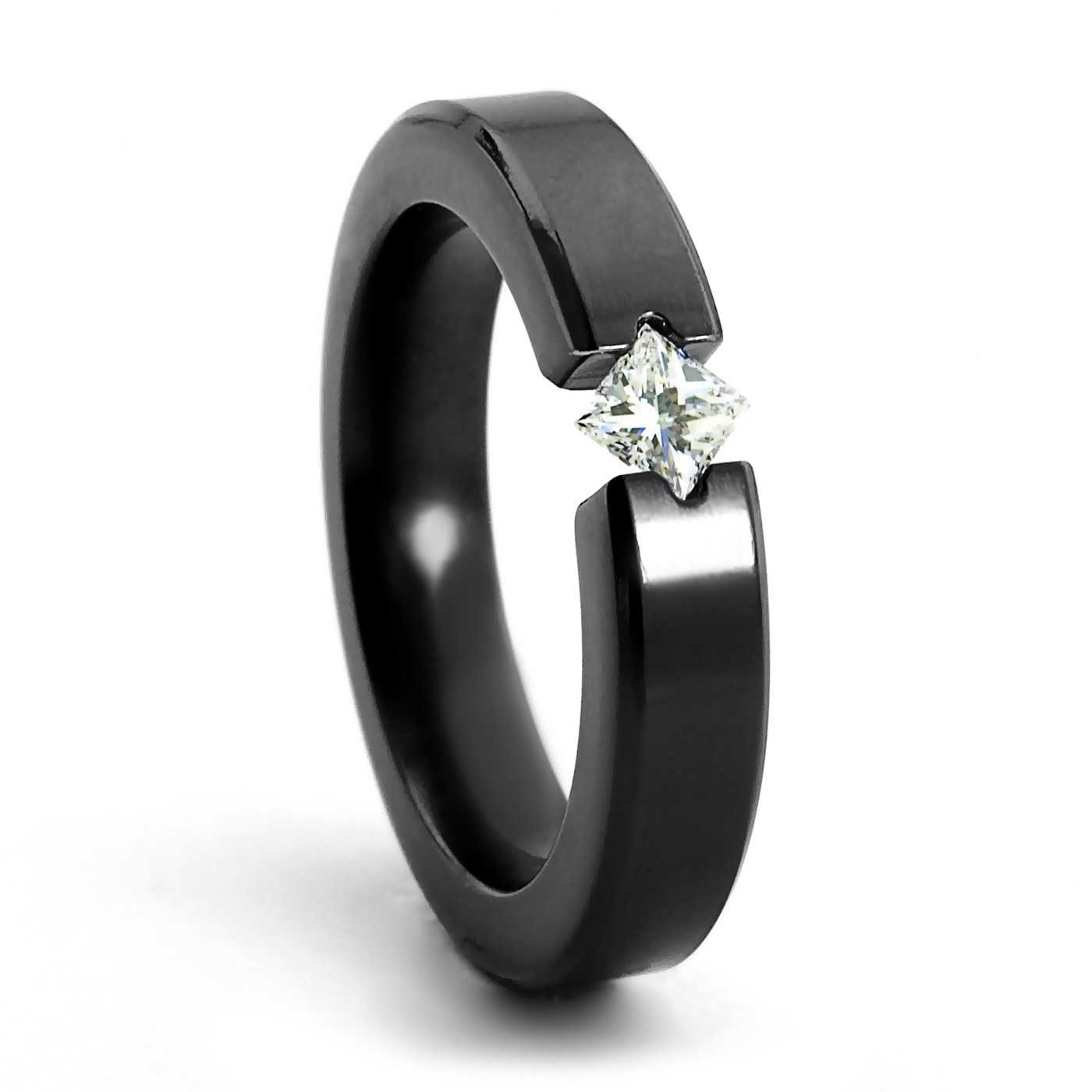Черное кольцо фото. Кольцо Титаниум. Кольцо Титаниум черное. Titanium кольцо чёрное валберим. Помолвочное кольцо с черным бриллиантом.