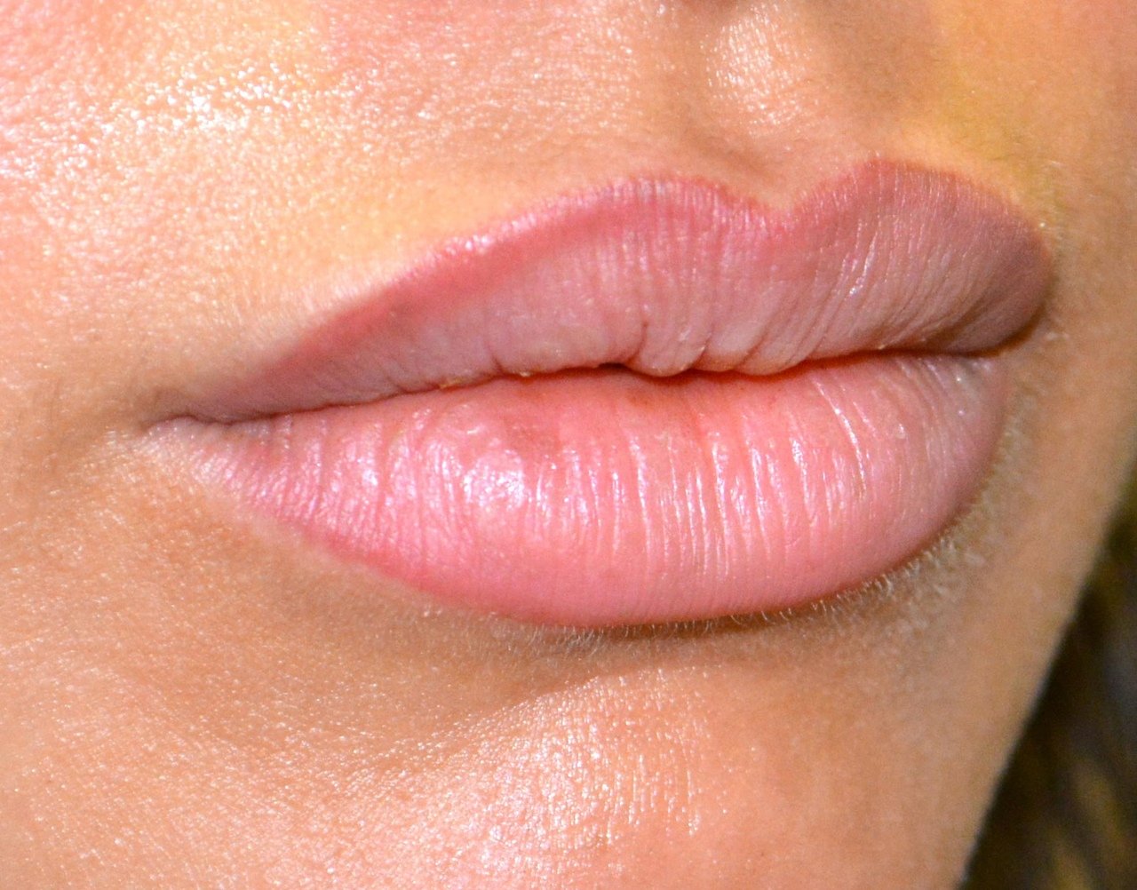 Естественный перманентный макияж губ