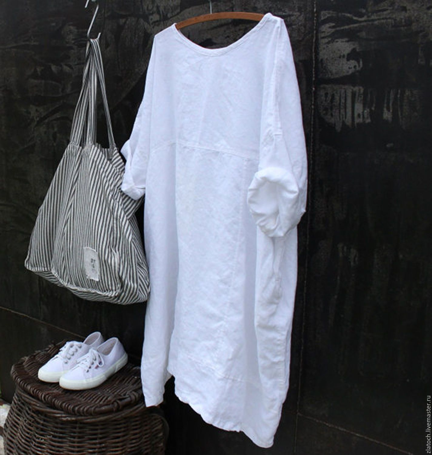 Белое льняное платье в стиле бохо