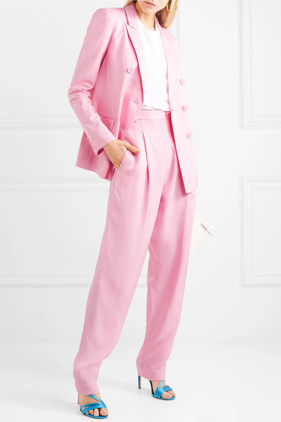 Розовый брючный костюм женский