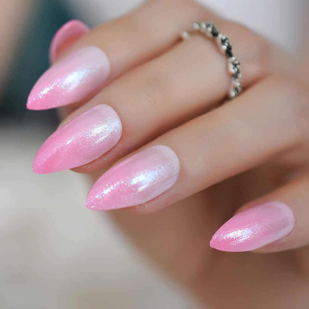 Розовые перламутровые ногти